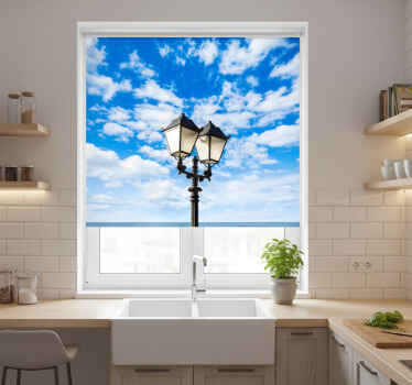 Toile fenêtre cuisine lampadaire et nuages - TenStickers