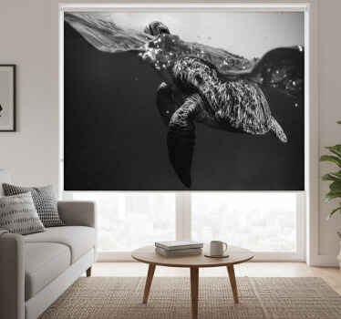 Black roller blind monochrome turtle swimming - TenStickers