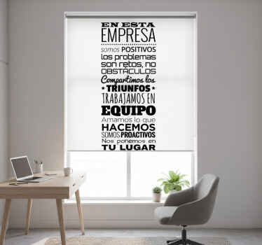 Cortina roller oficina vinilo decorativo texto empresa - TenVinilo