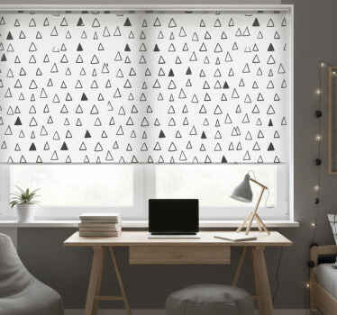 Biała roleta w małe nordyckie trójkąty - TenStickers