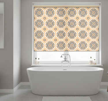 Rullegardin bad med detaljerte linjer i beige og grå - Tenstickers