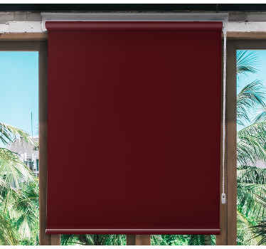 produtoem uma cortina de rolo vermelho cor de vinho - TenStickers