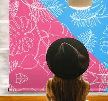 Rosa e azul bloqueia a cortina da sala. Desenho diagonal rosa e azul com folhas brancas em um padrão. Mude o visual. Imediatismo