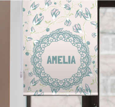 Estor enrollable juvenil nombre con delicado motivo floral - TenVinilo
