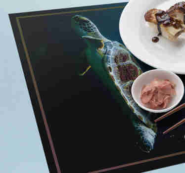 Mantel individual negro imagen tortuga nadando - TenVinilo