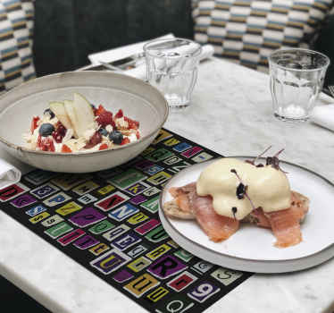 Mantel individual moderno letras colores - TenVinilo