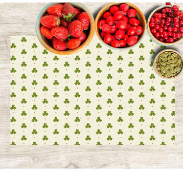 Green shamrocks with orange dots Vinyl placemat - TenStickers