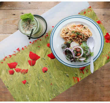 Set de table fleurs Roses rouges sur un champ vert - TenStickers