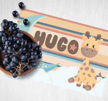 Cute giraffe for boy with name placemats - TenStickers