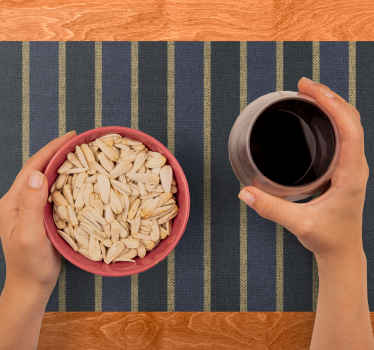 暗い色の縞模様のホームランチョンマット - TENSTICKERS