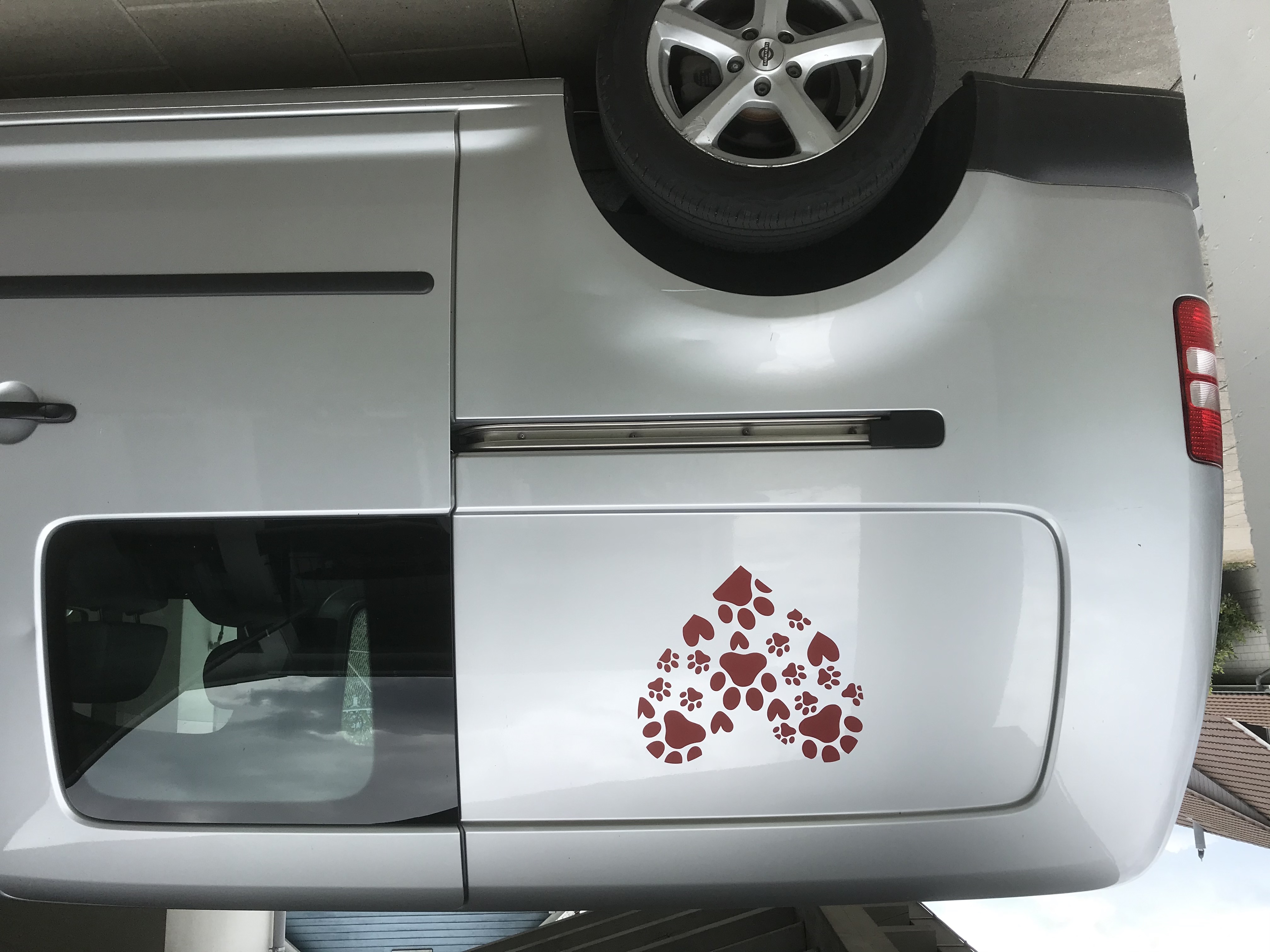 следы автомобиля - TenStickers