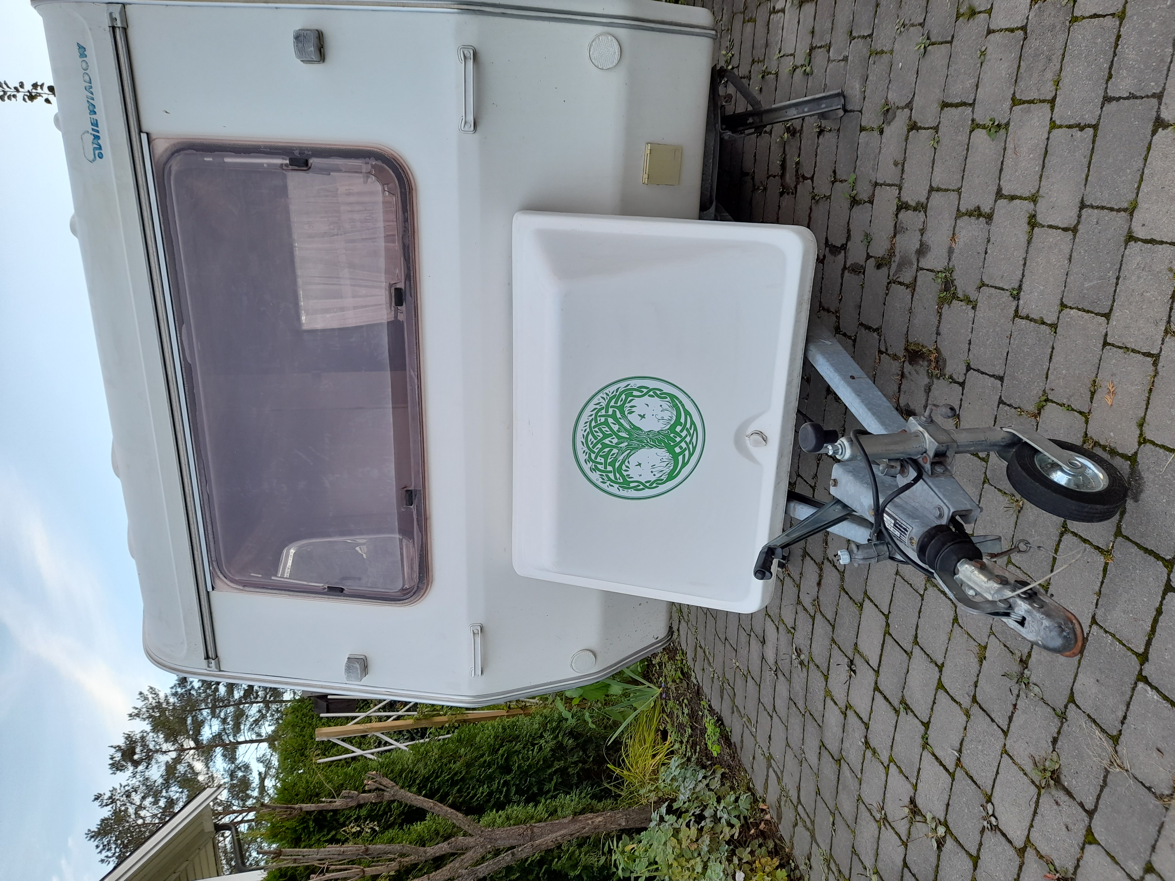 { { product.metaDescription|striptags }}