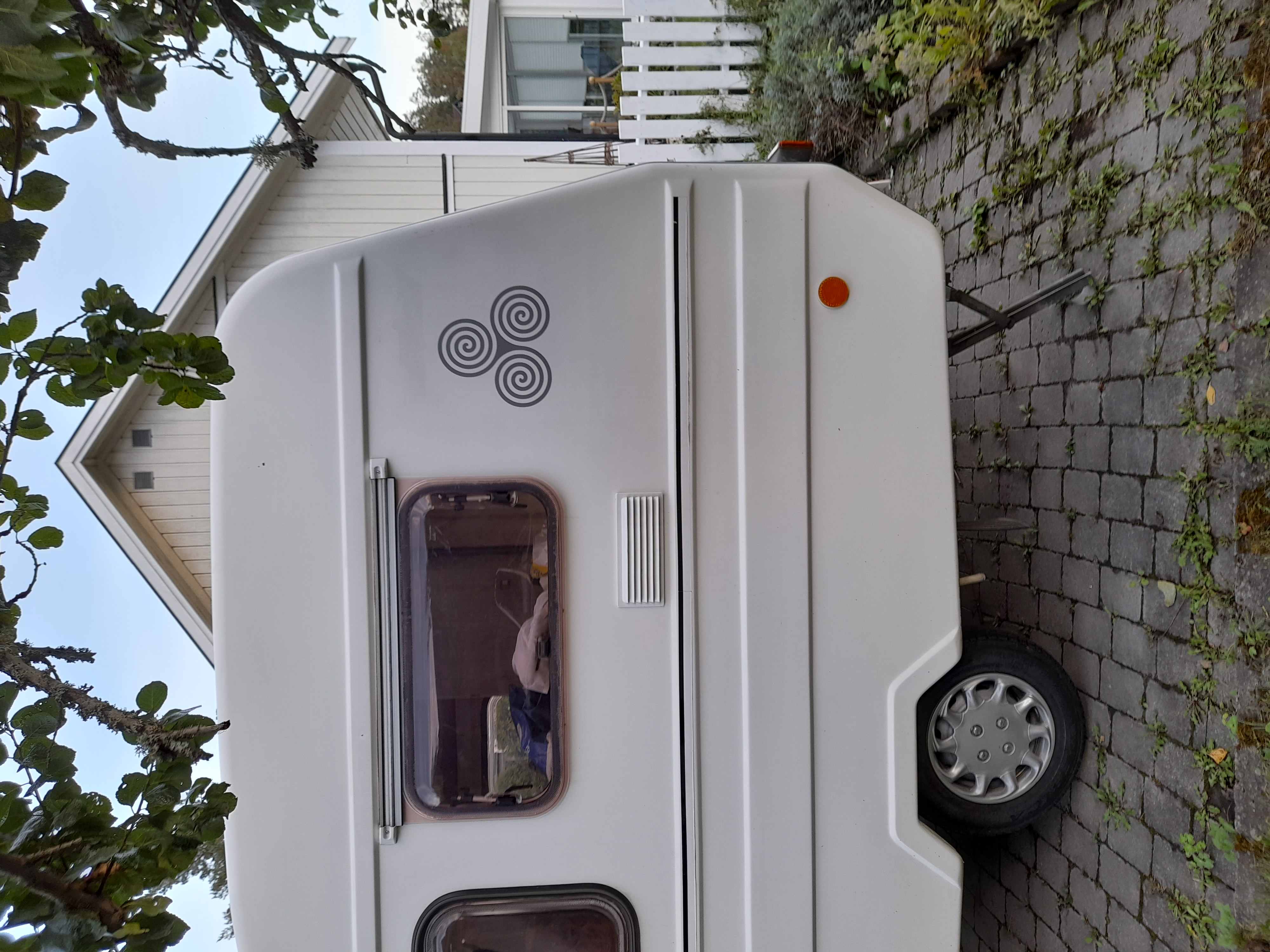 { { product.metaDescription|striptags }}