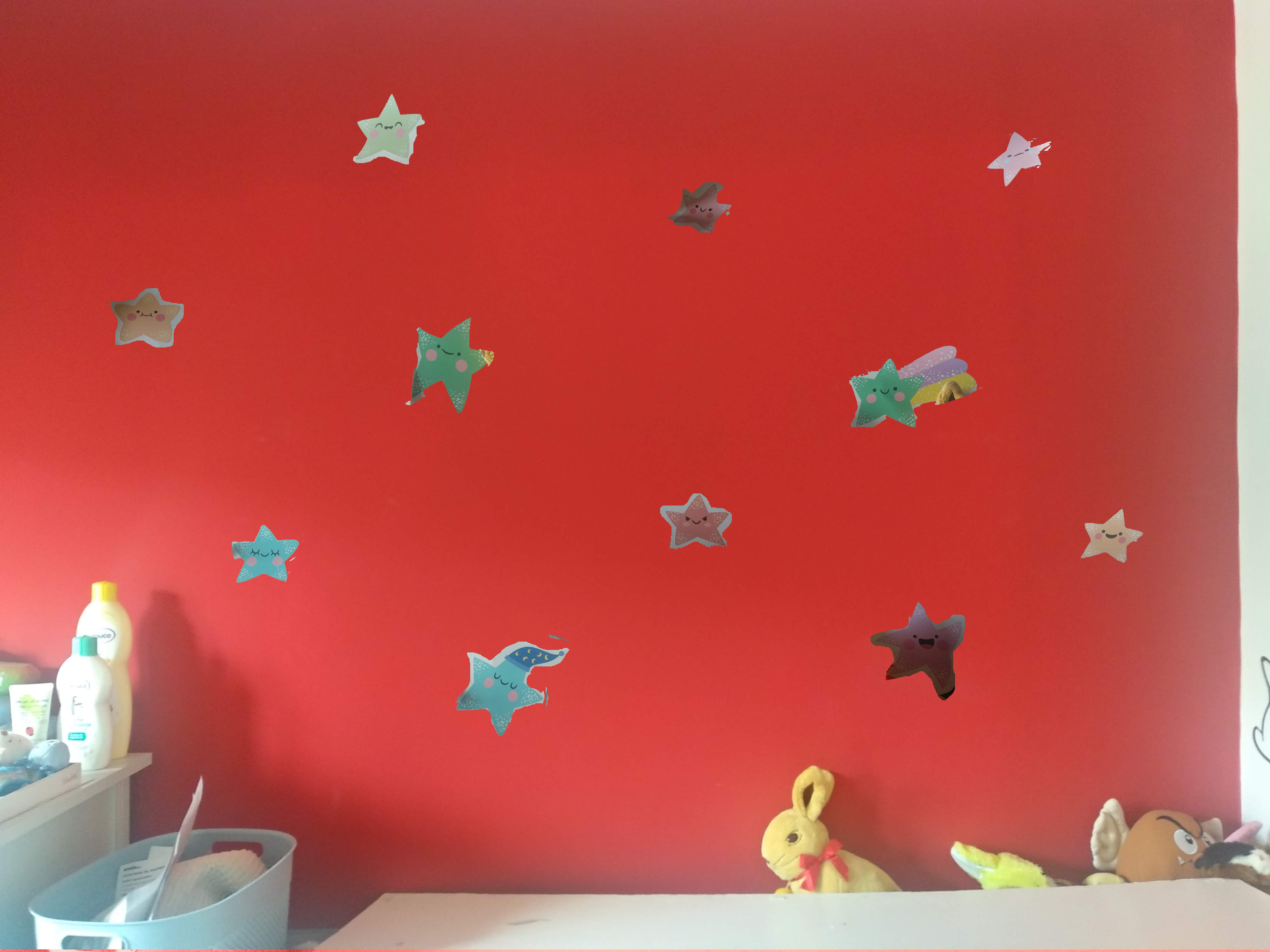 Adesivo Decorativo, Cuccioli Di Drago E Stella Multicolore Che Disegnano Su Sfondo Bianco 68 Cm X 24 Cm 91650125