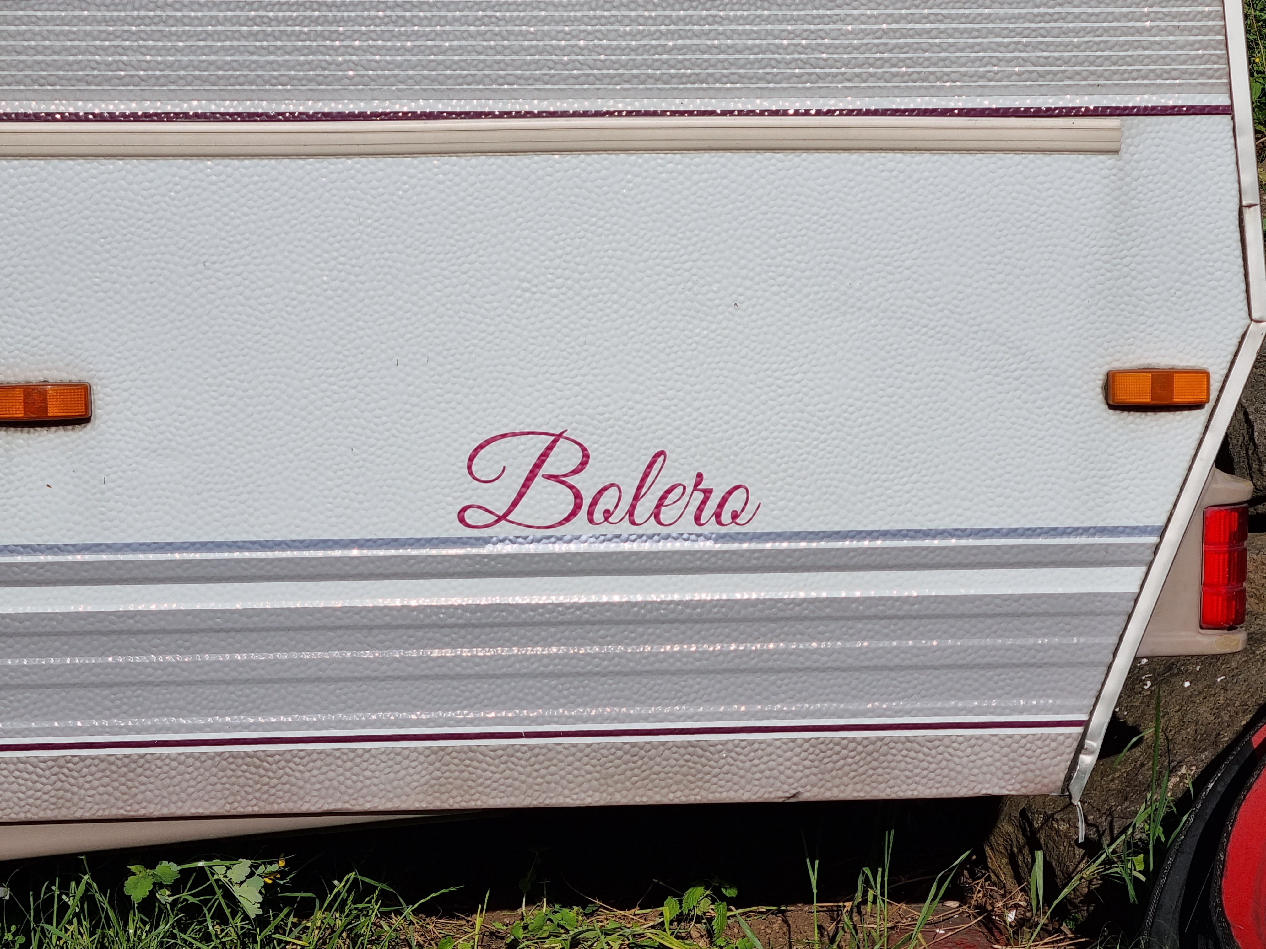 { { product.metaDescription|striptags }}