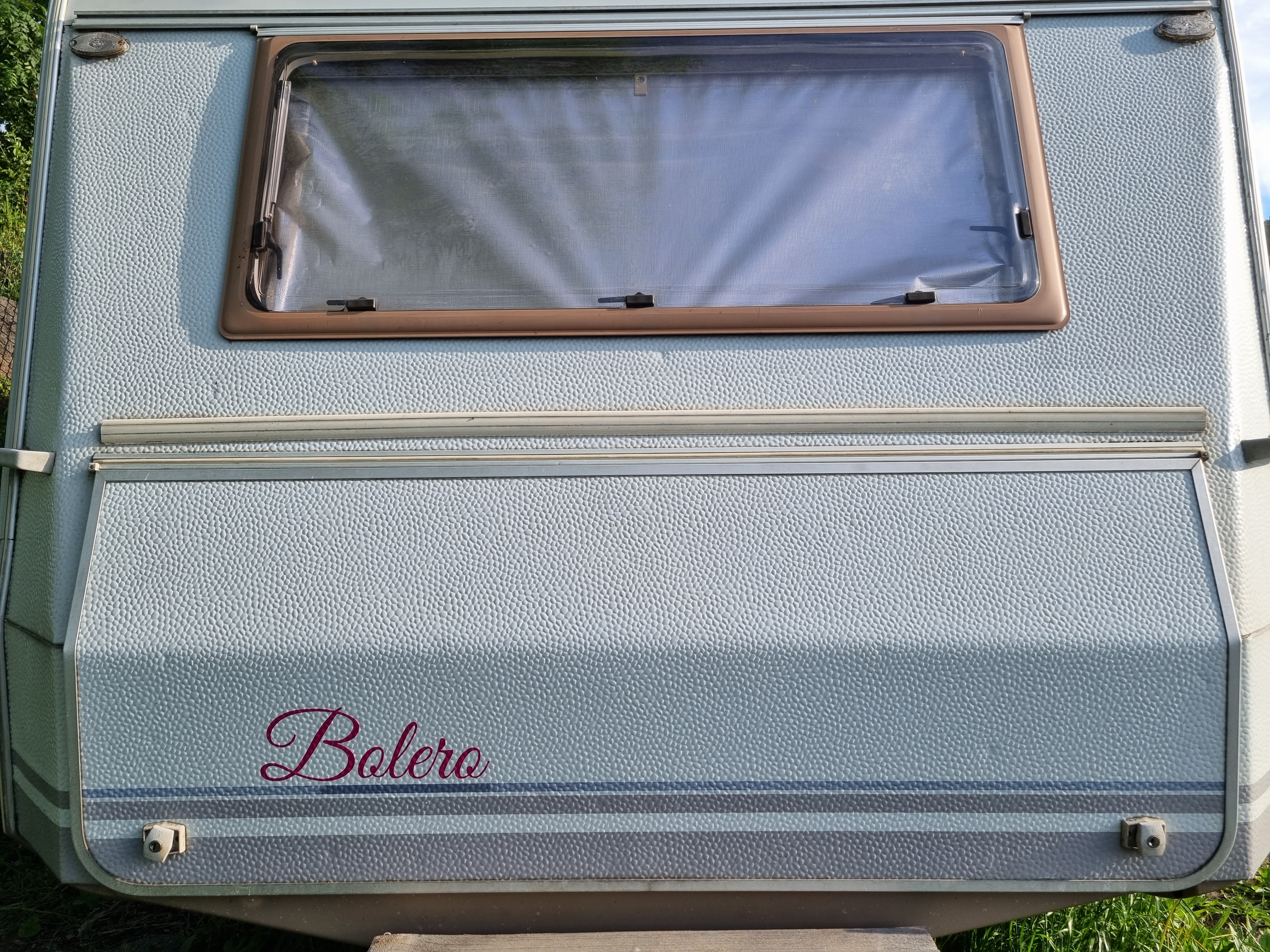 { { product.metaDescription|striptags }}