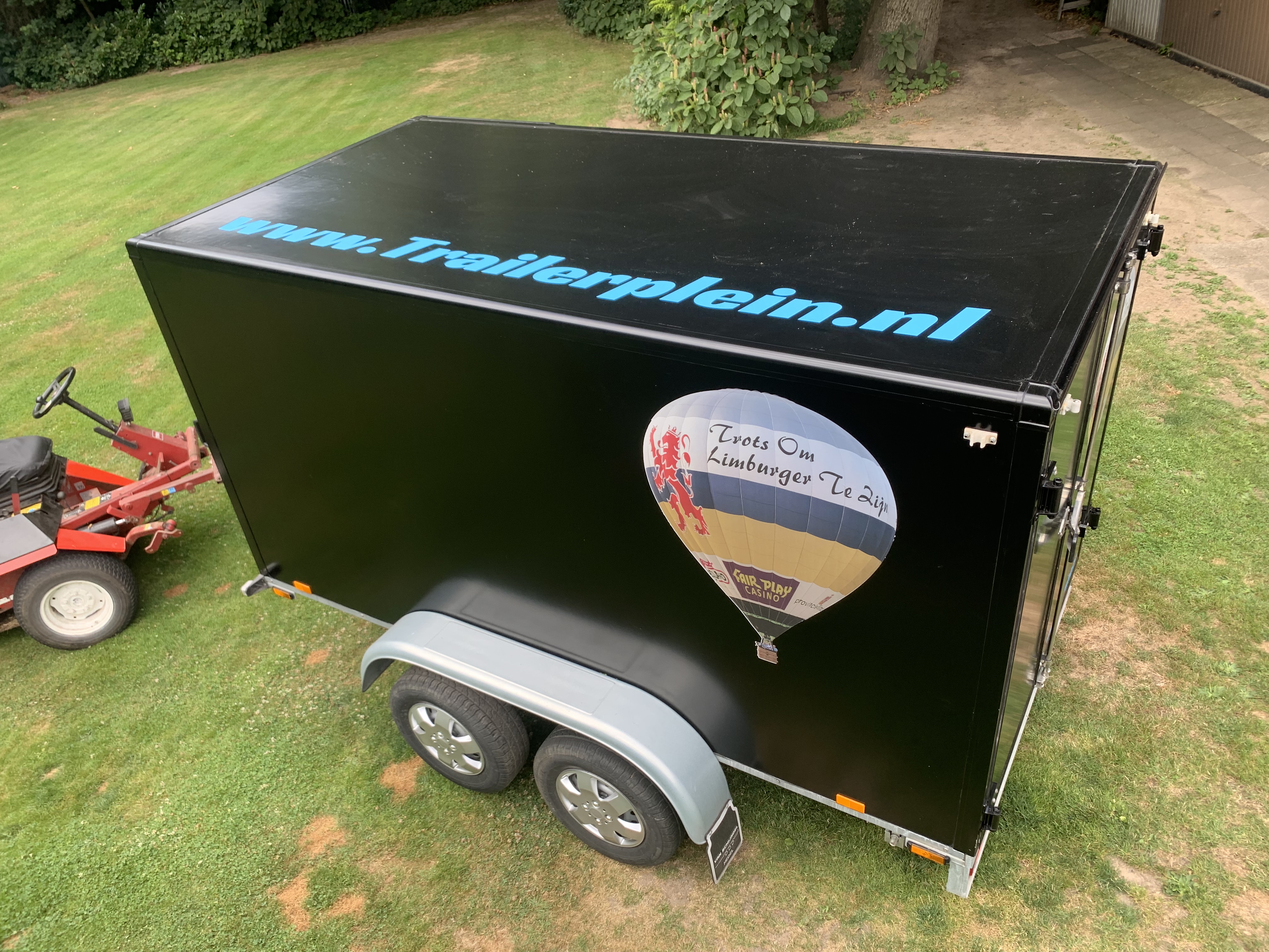 { { product.metaDescription|striptags }}