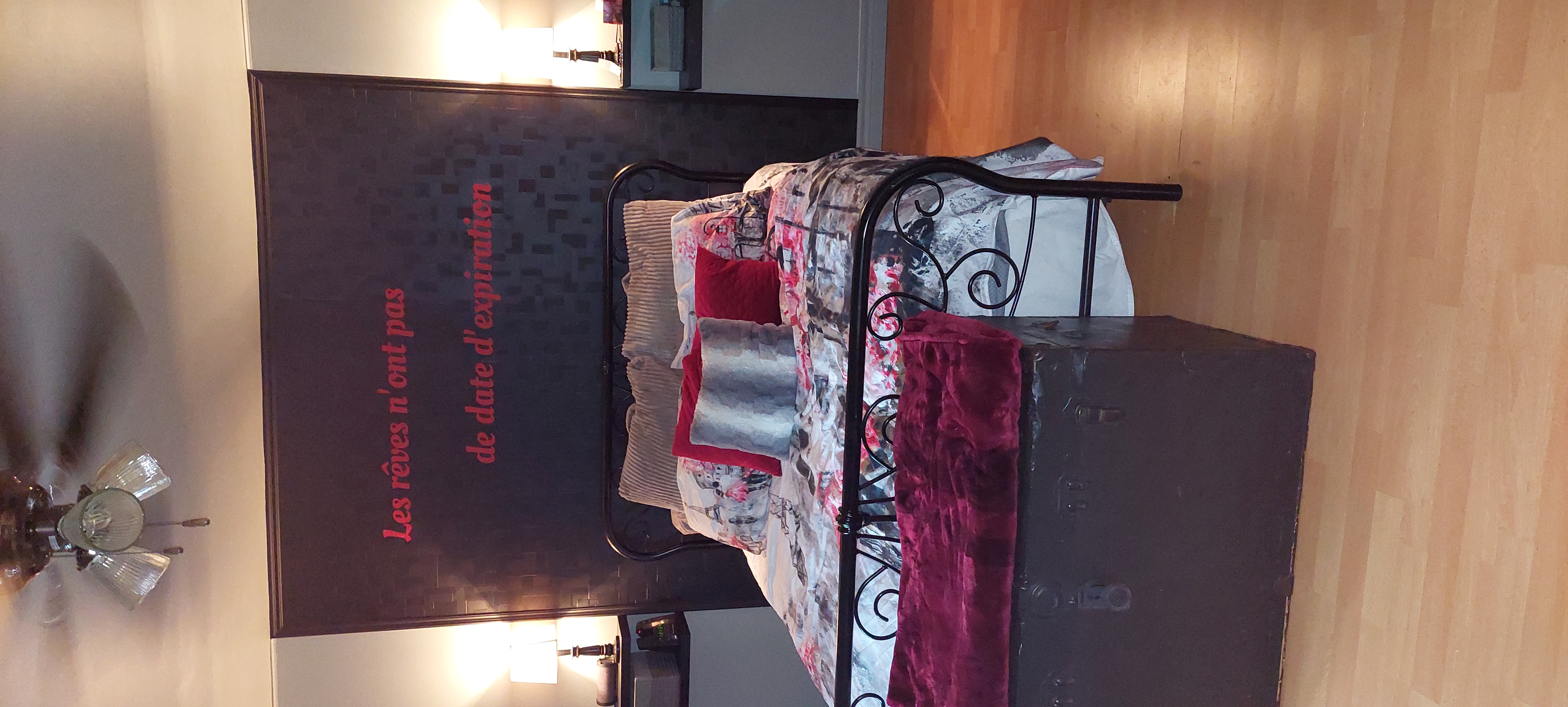 { { product.metaDescription|striptags }}