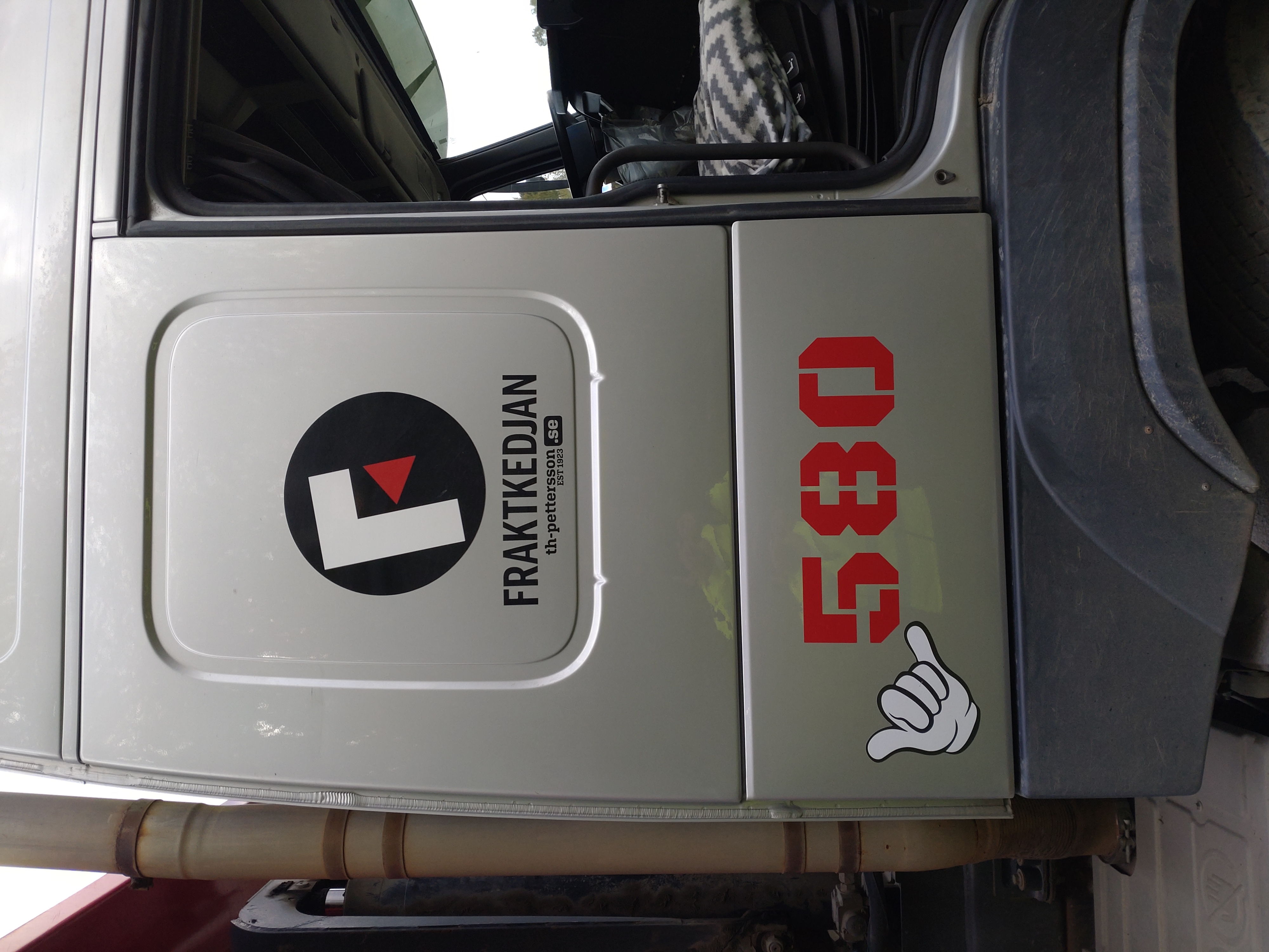 { { product.metaDescription|striptags }}