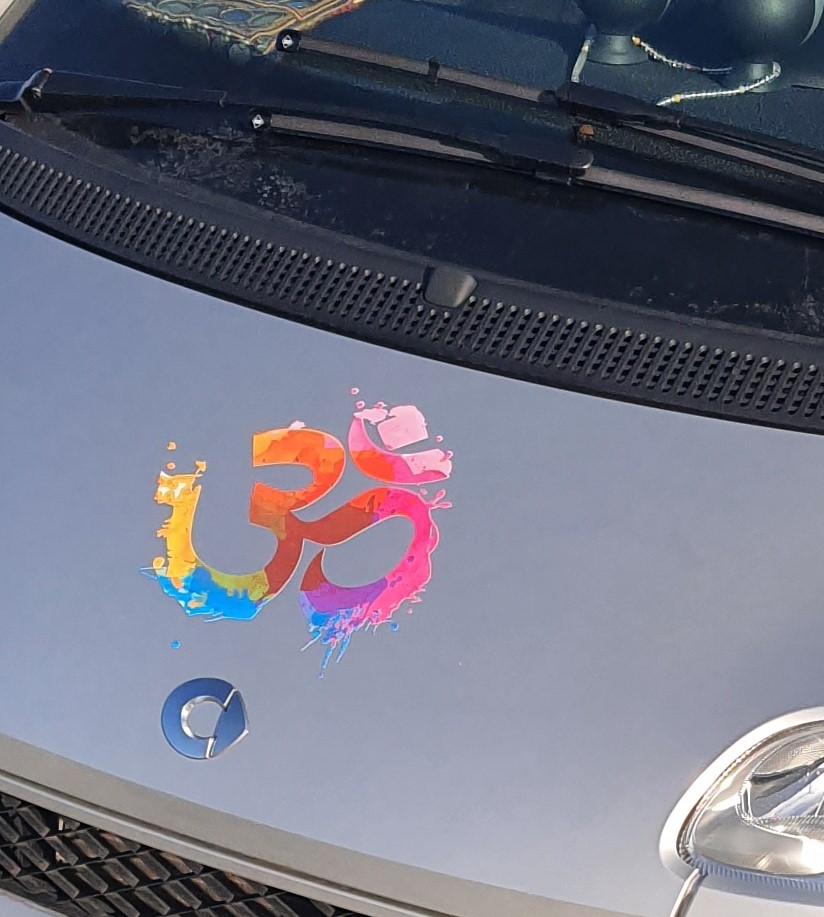 OM Symbol (Ohm) Yoga Vinyl Decal Sticker – For Car Window, Laptop, Or Wall – Sticker Tiger