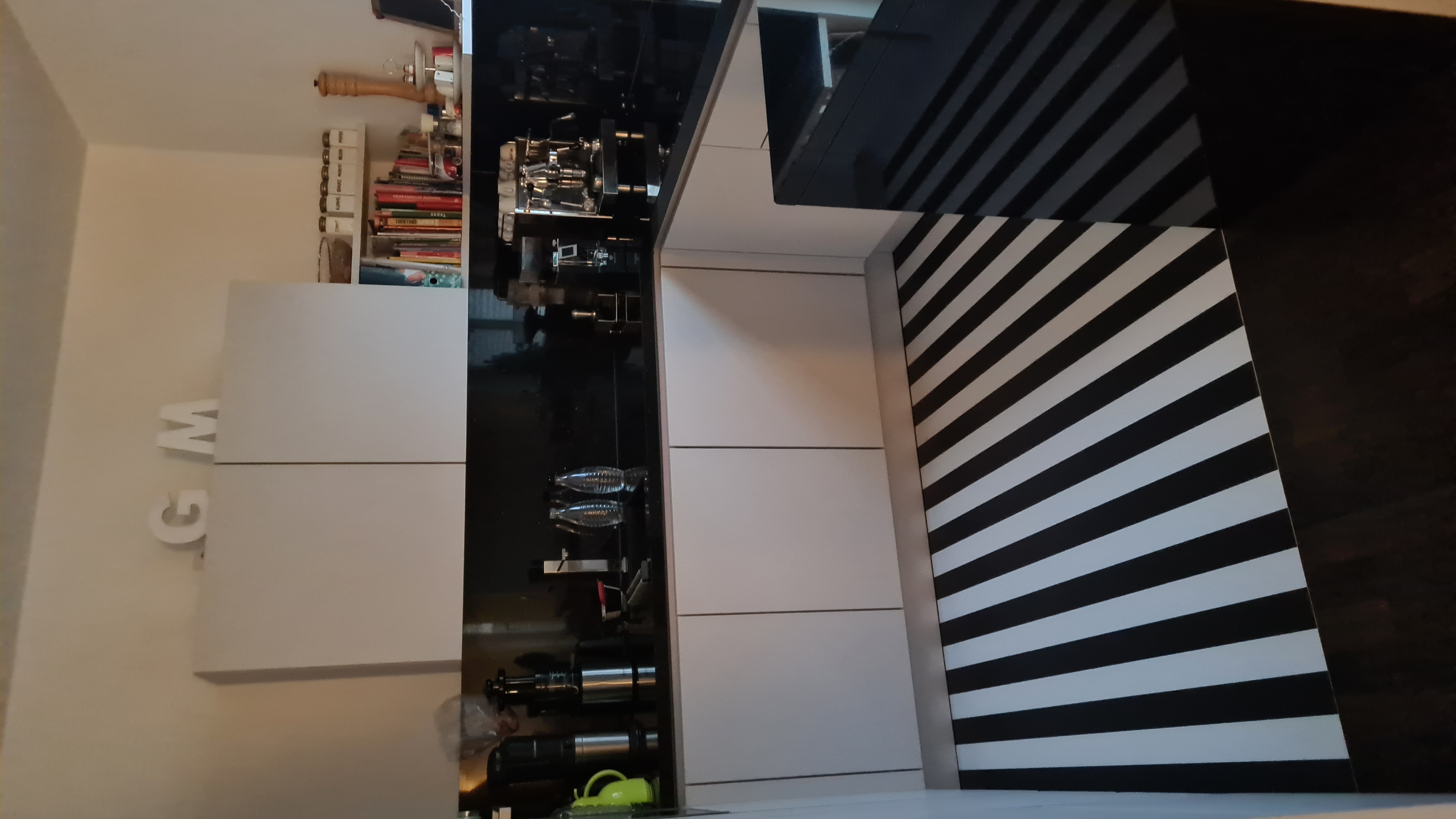 { { product.metaDescription|striptags }}