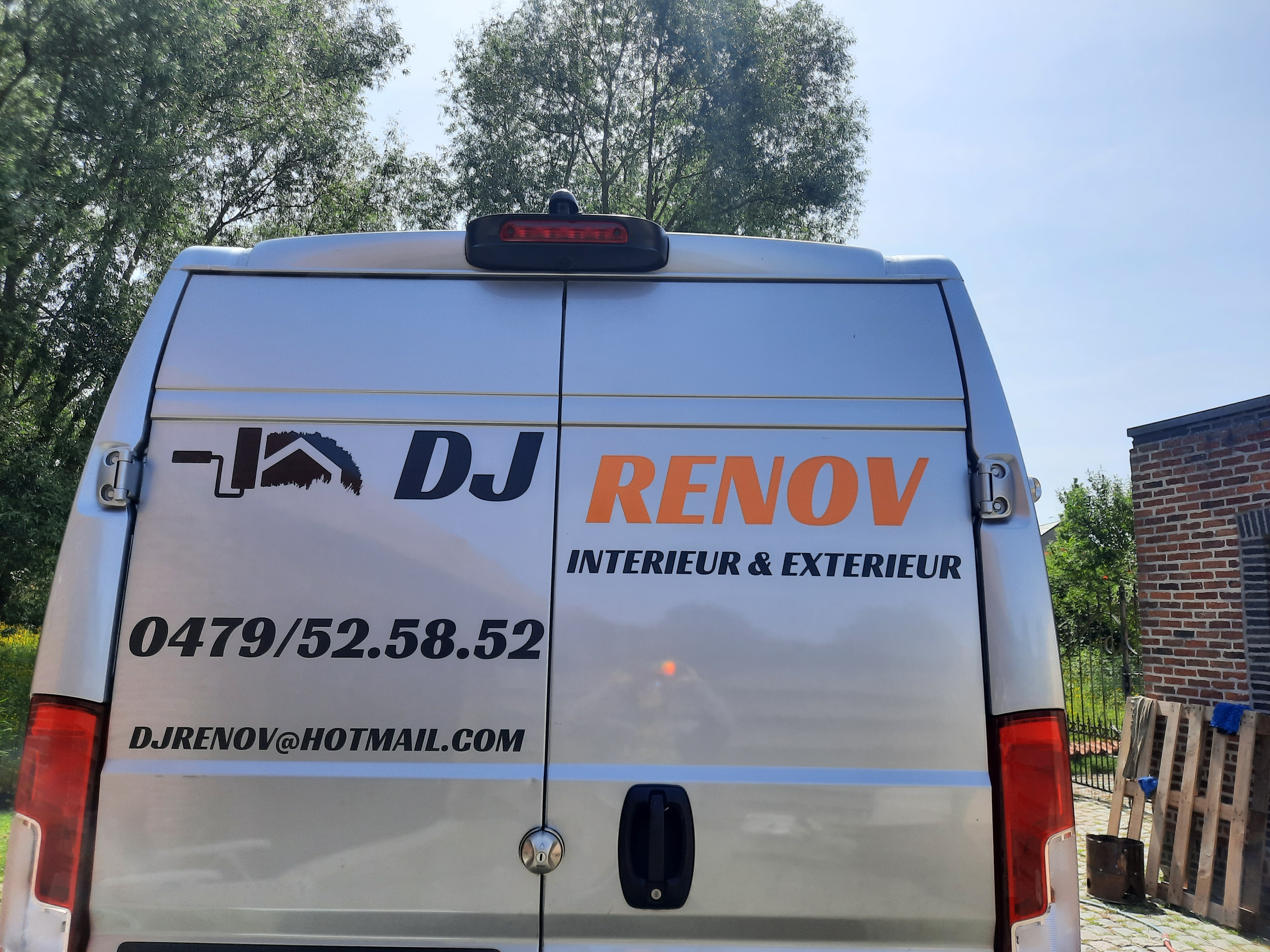 { { product.metaDescription|striptags }}