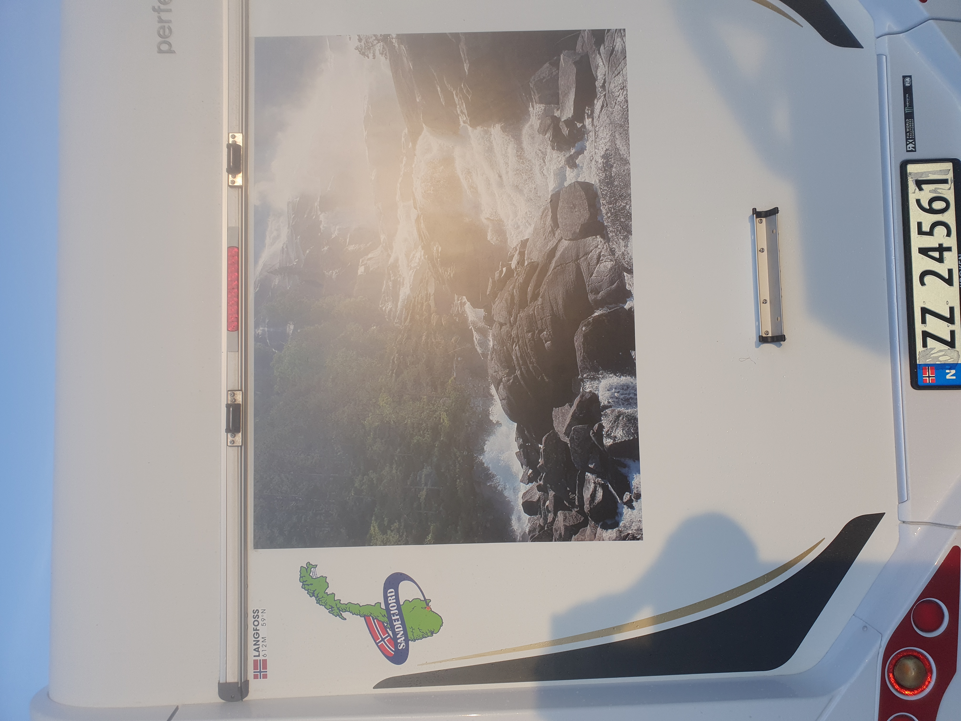 { { product.metaDescription|striptags }}