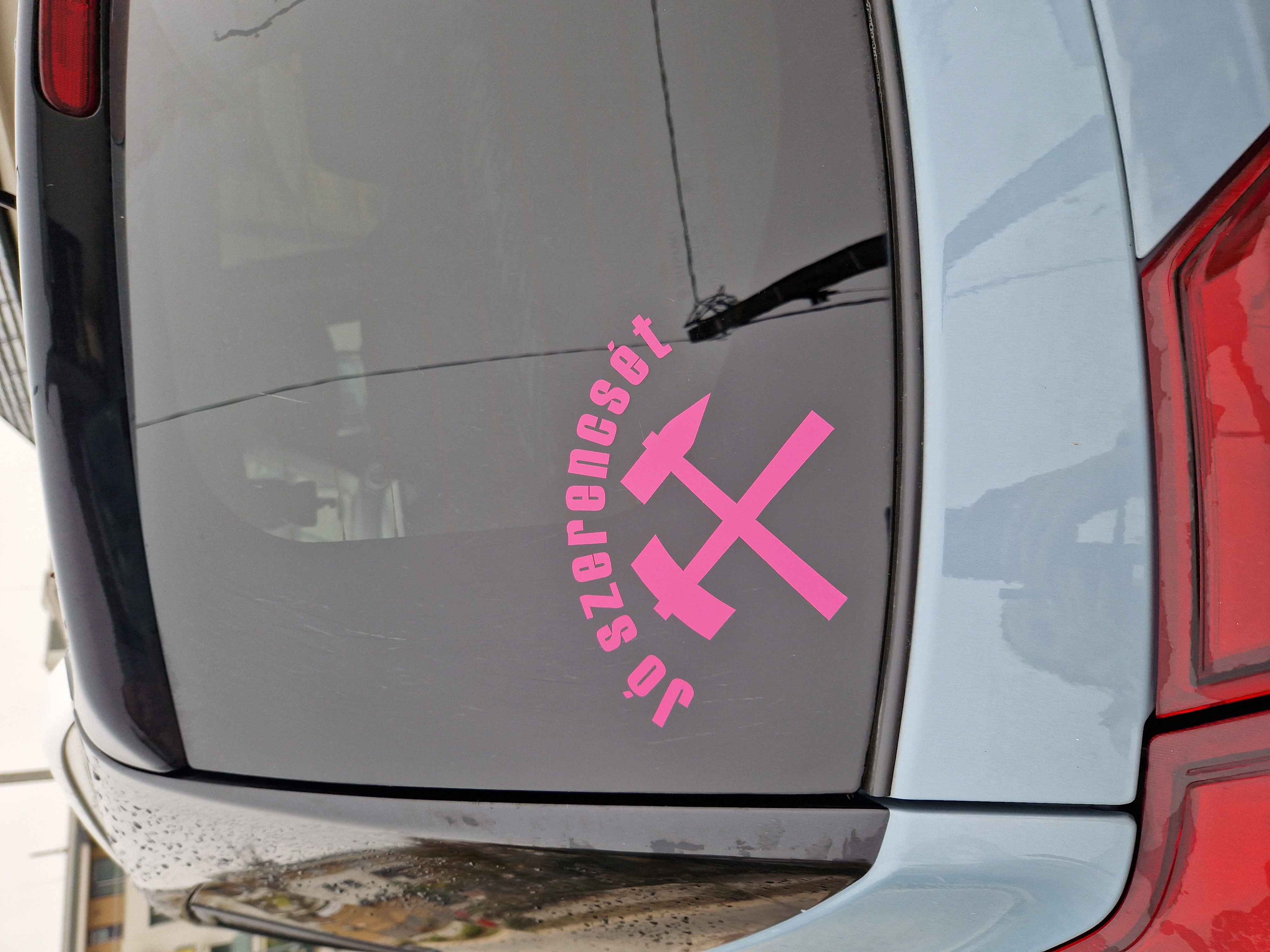 { { product.metaDescription|striptags }}