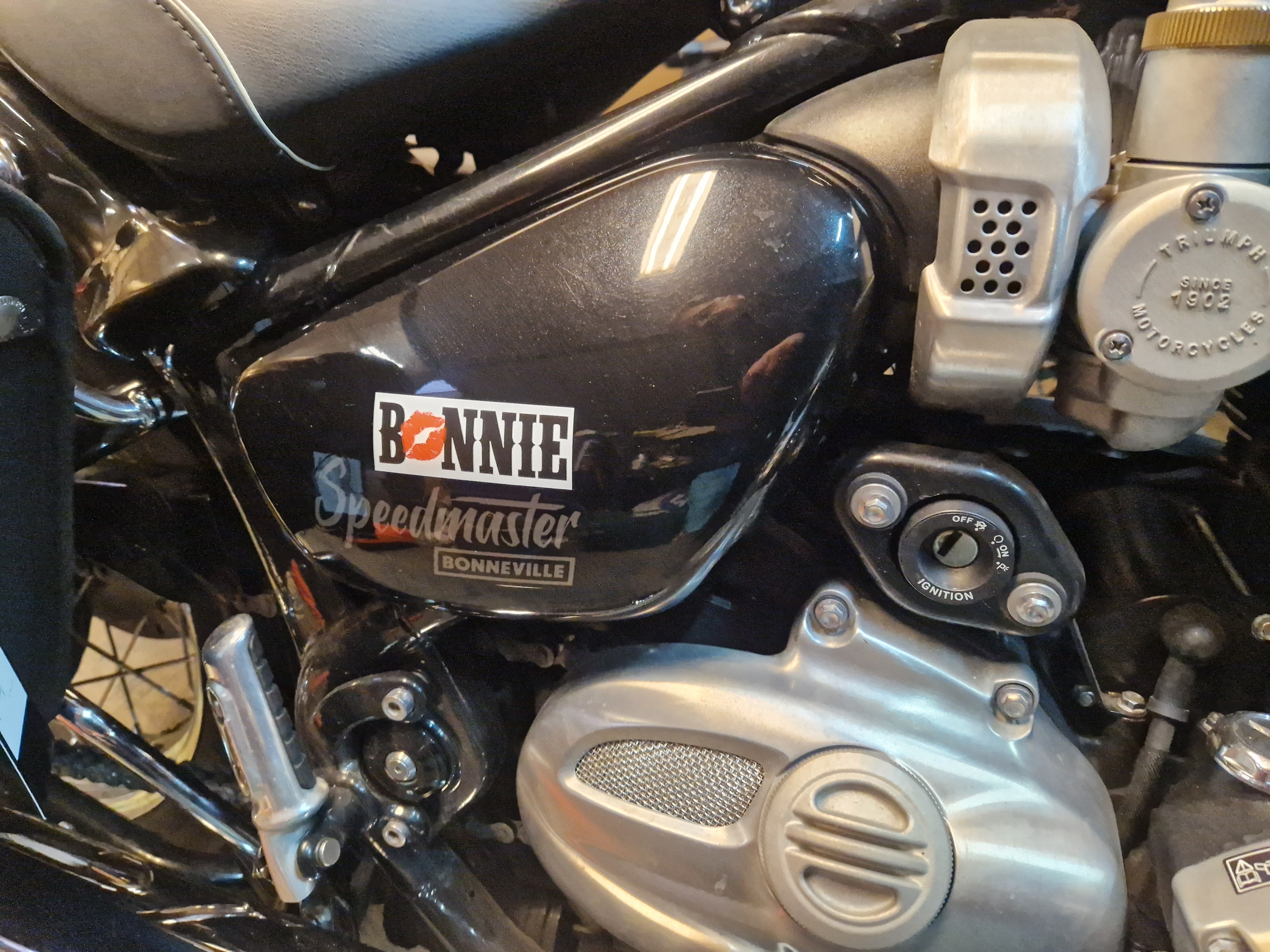 { { product.metaDescription|striptags }}