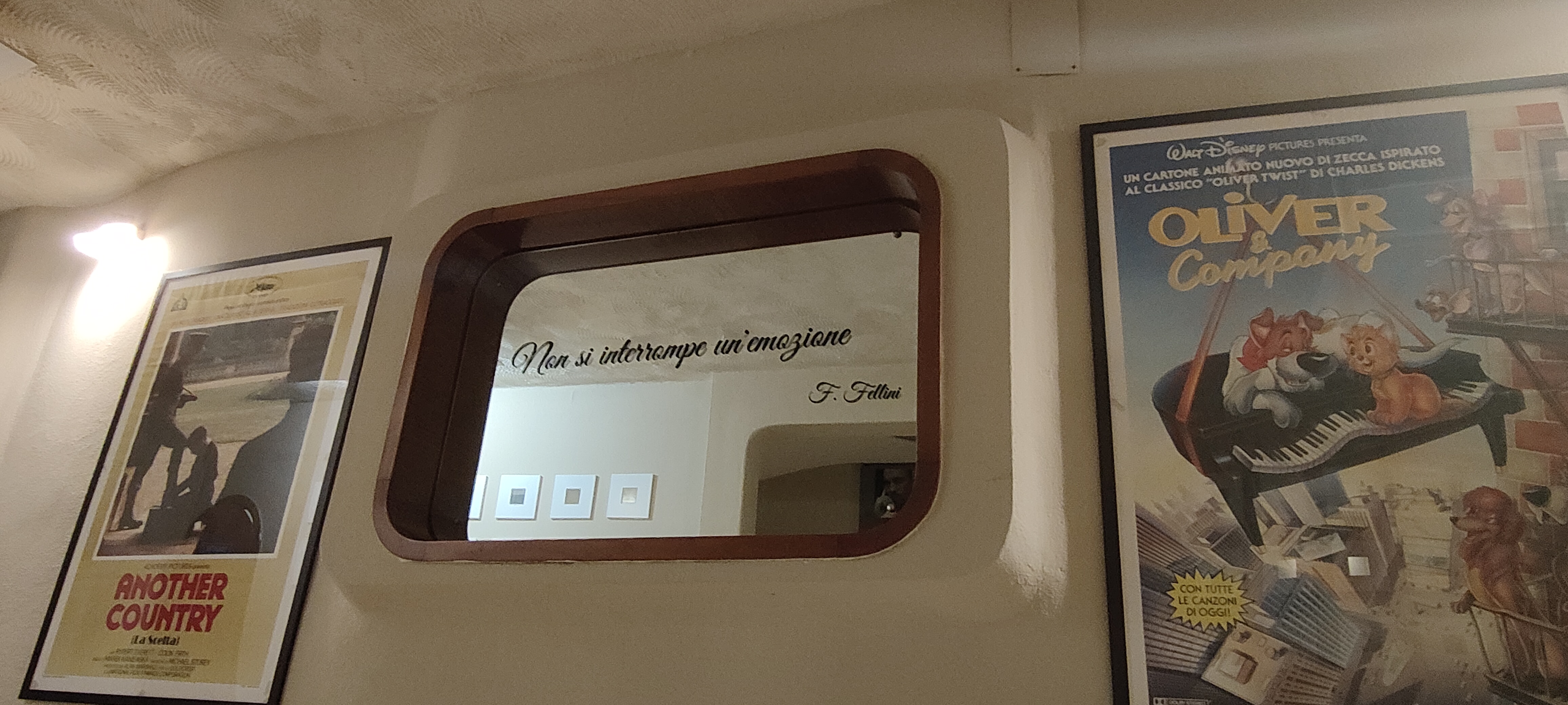 { { product.metaDescription|striptags }}