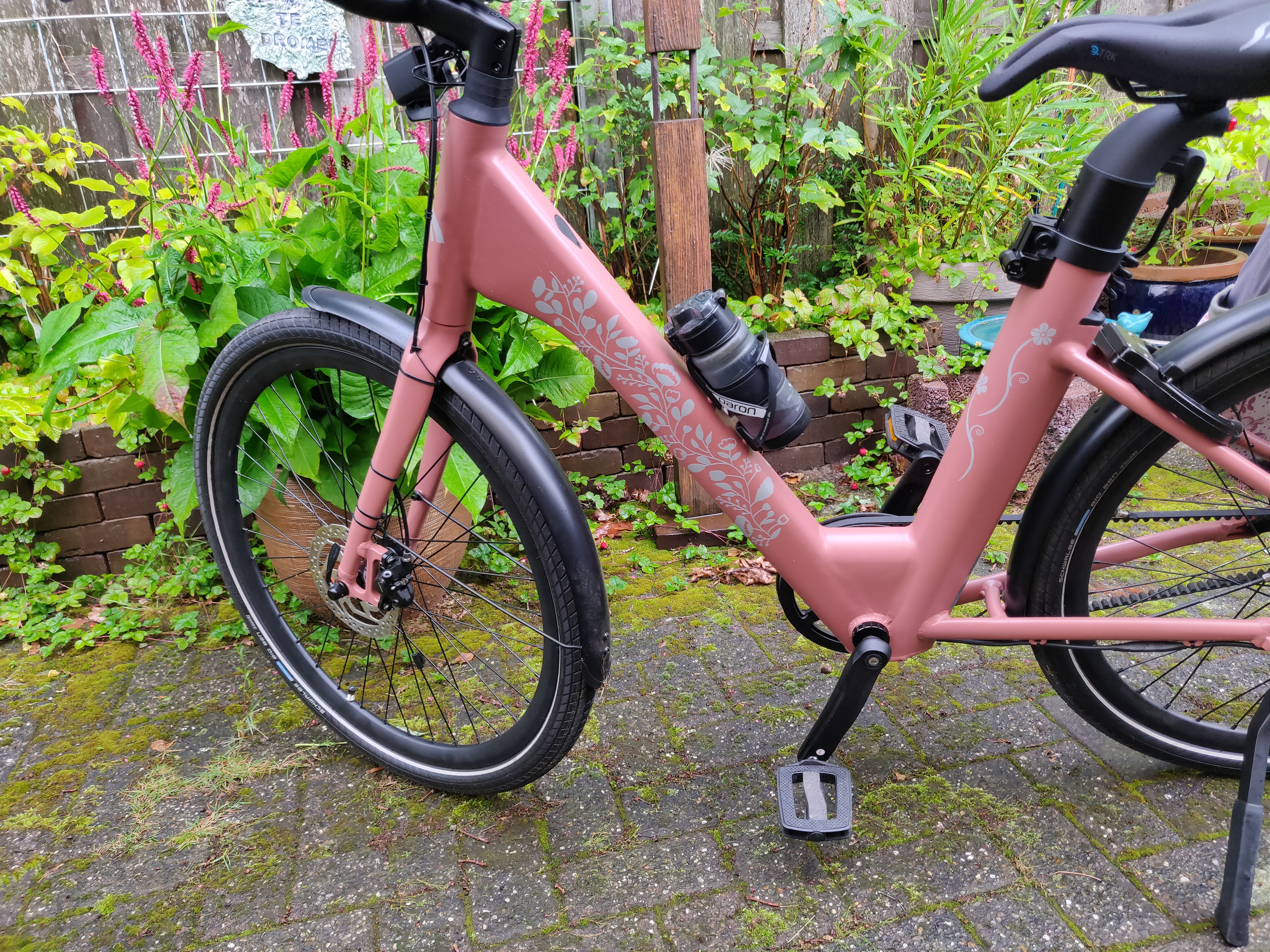 { { product.metaDescription|striptags }}