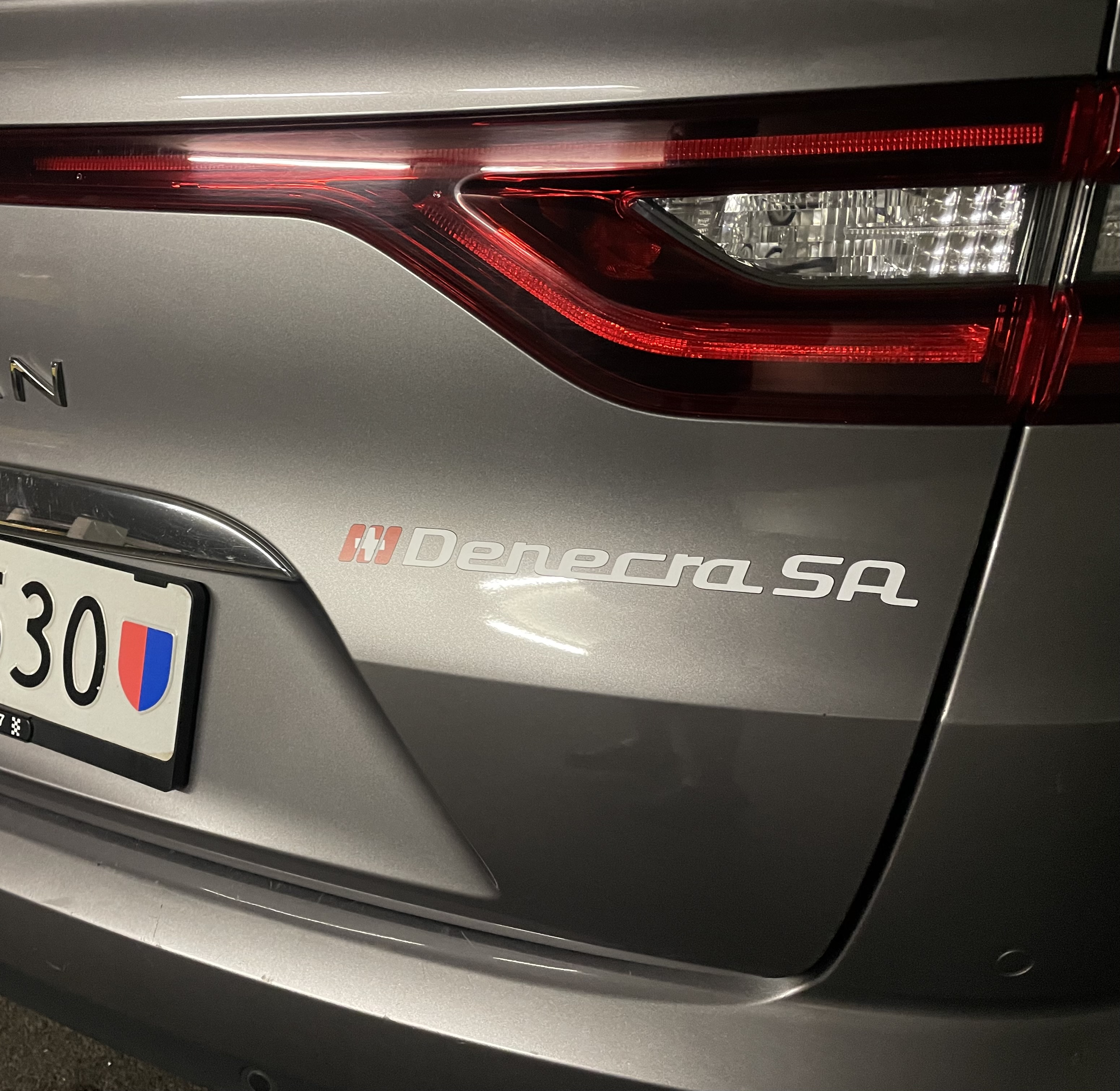 { { product.metaDescription|striptags }}