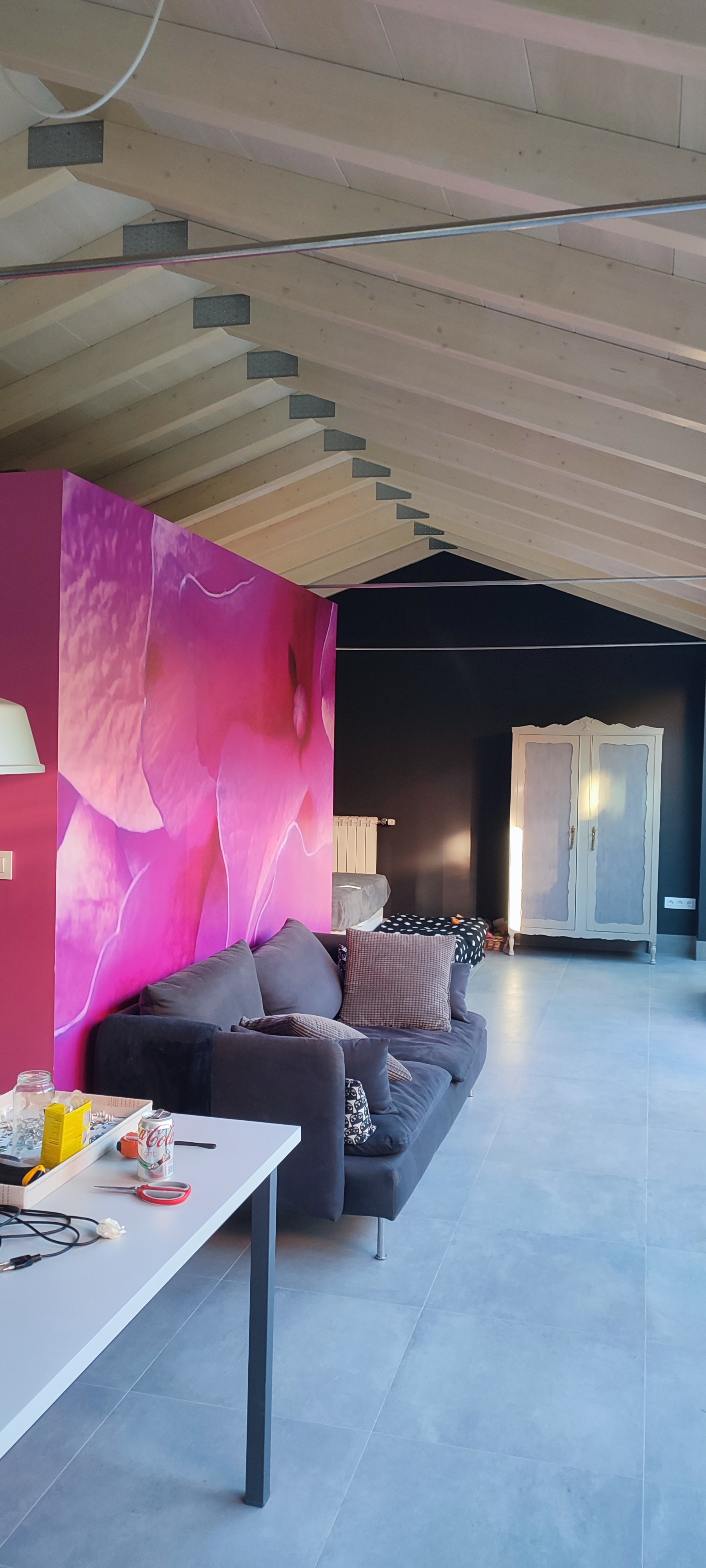 { { product.metaDescription|striptags }}