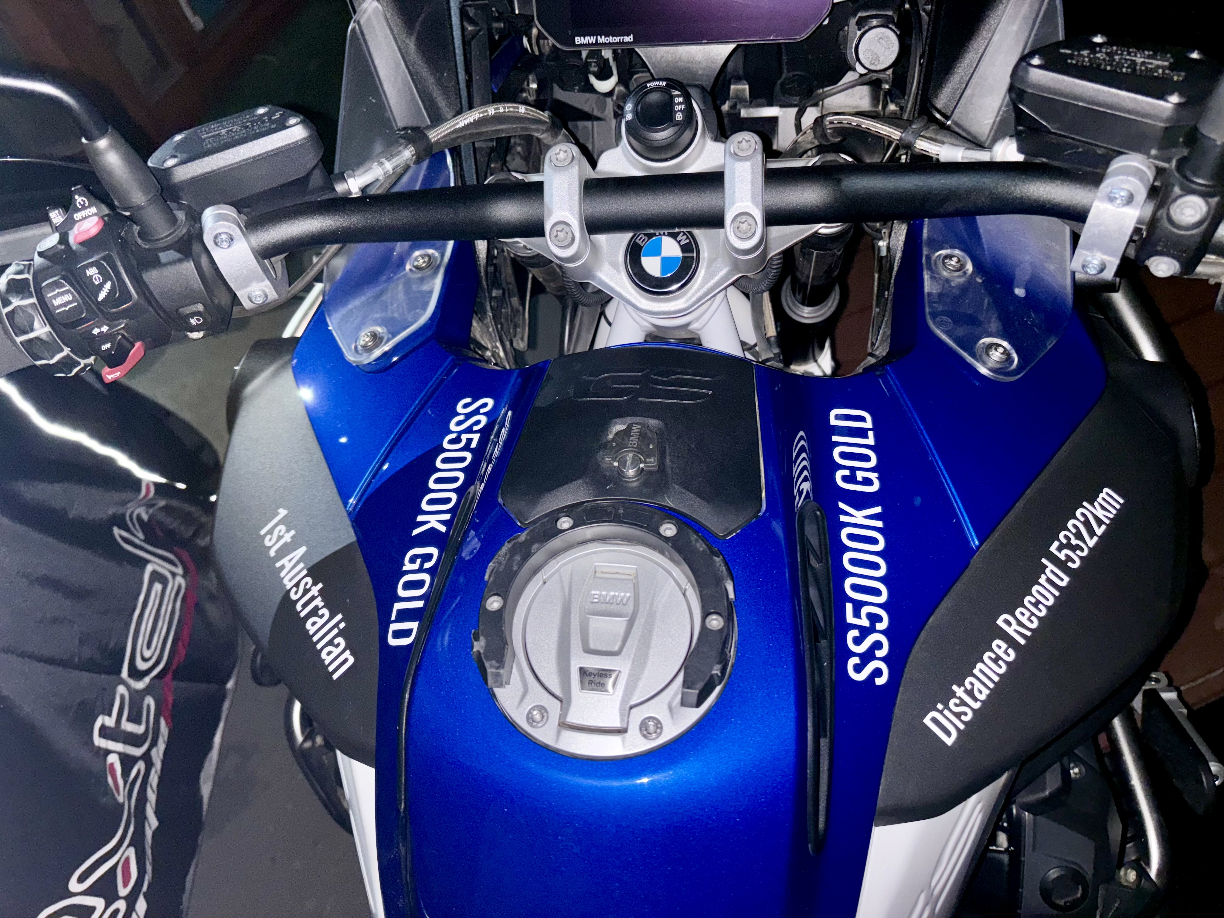 { { product.metaDescription|striptags }}