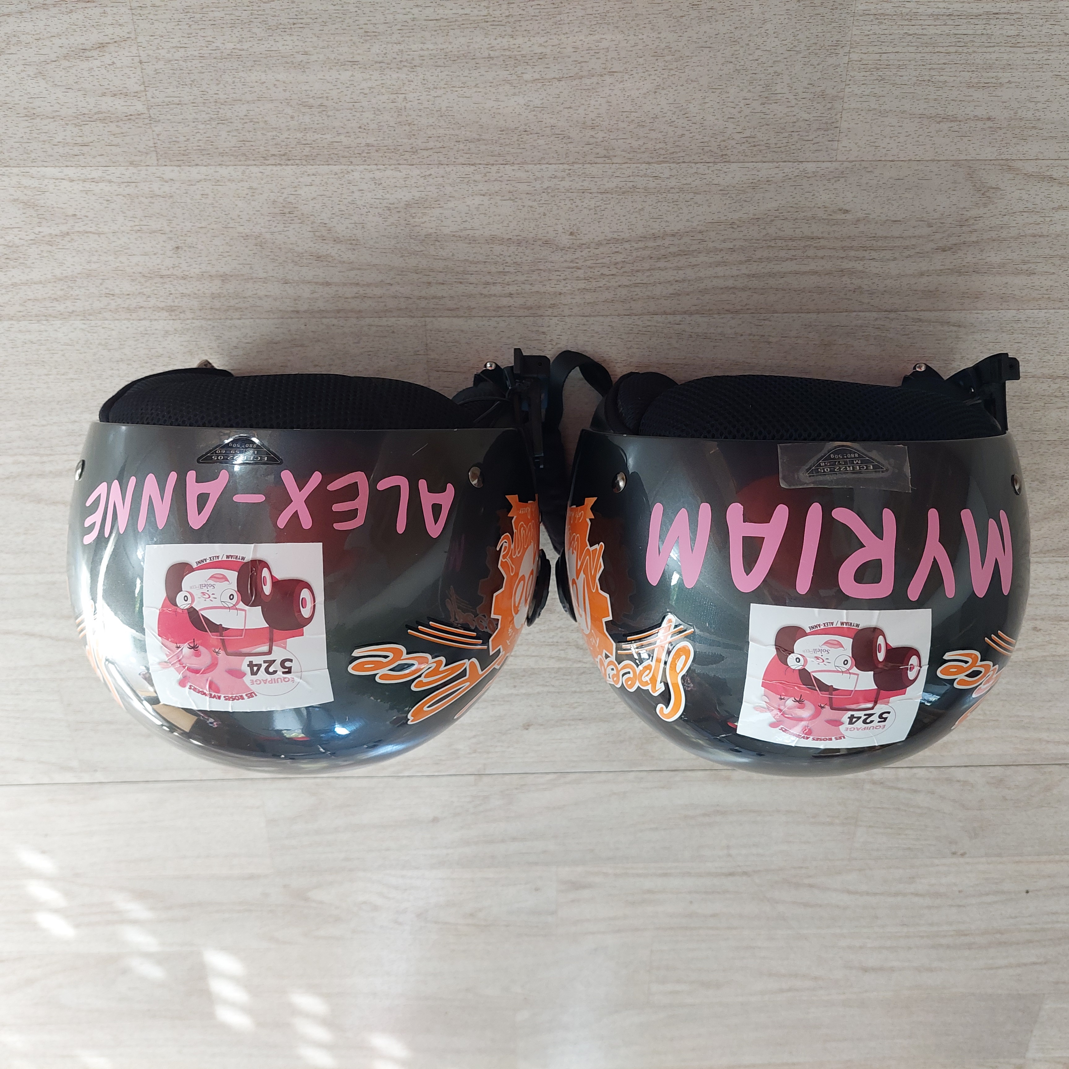 Stickers casque moto : sécurité et style en un accessoire