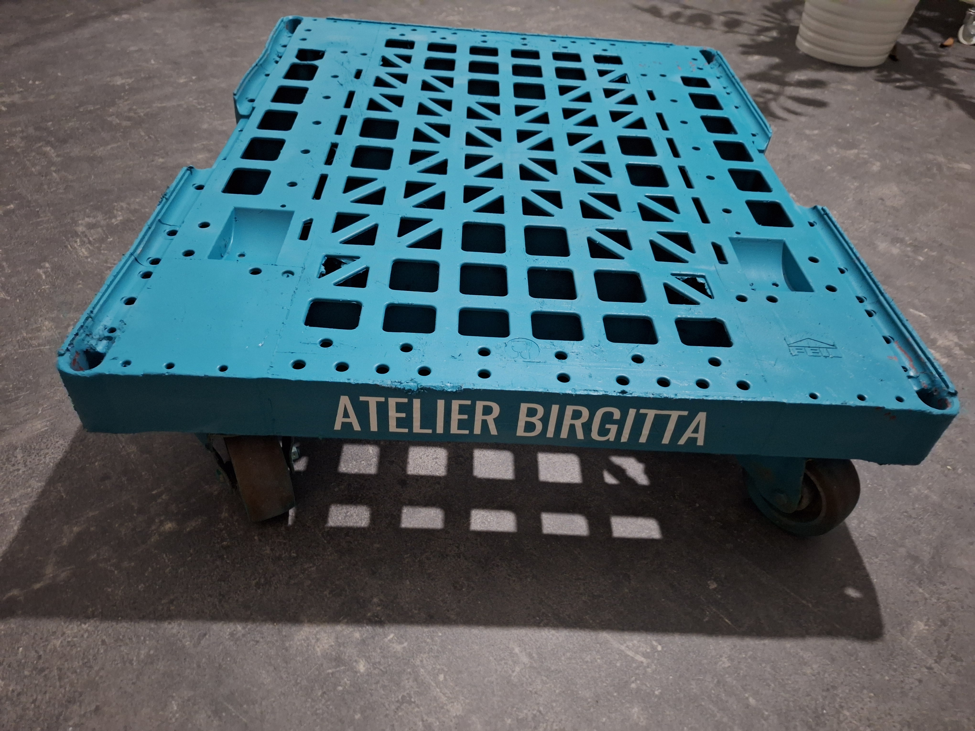 { { product.metaDescription|striptags }}