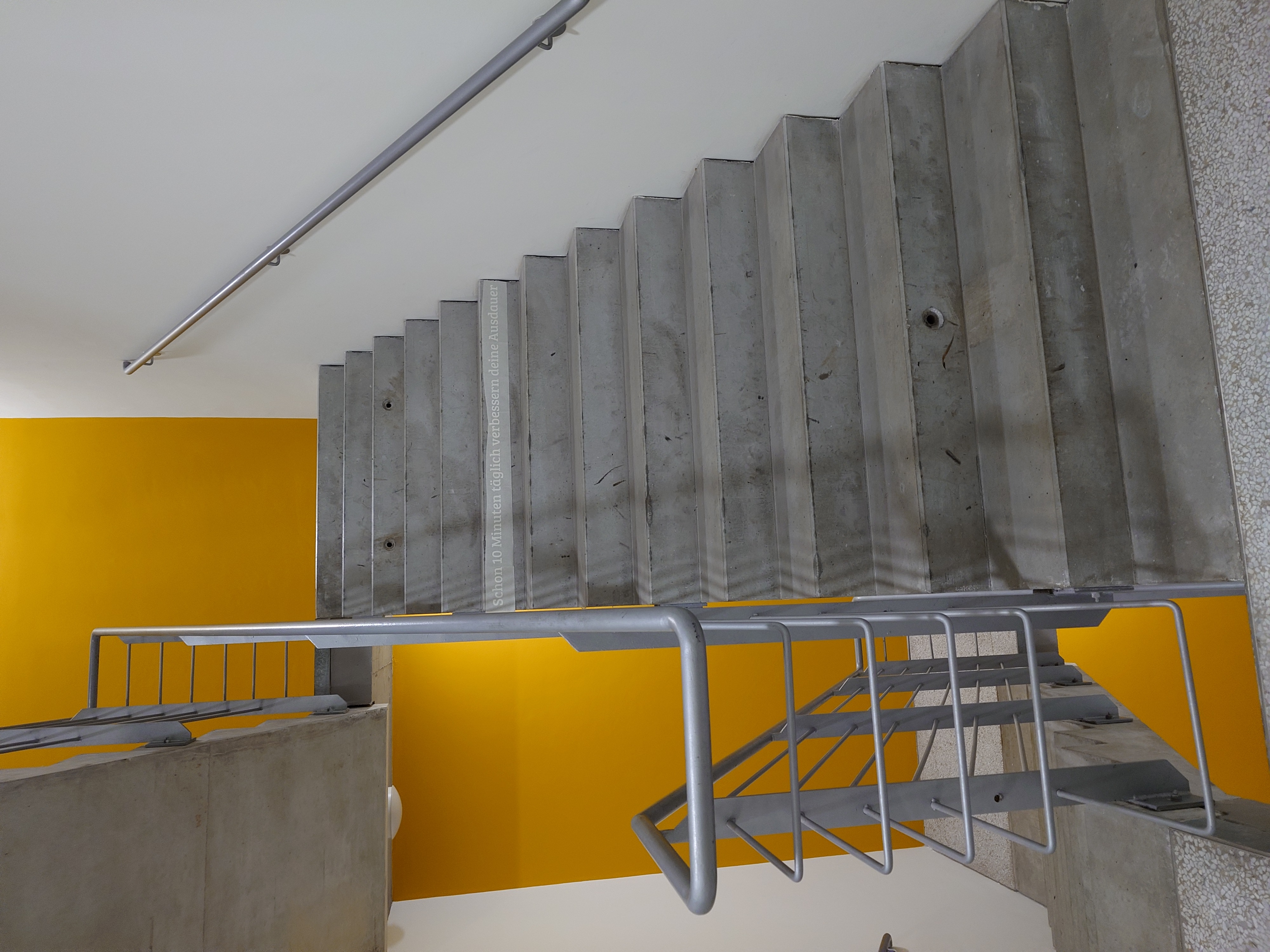 { { product.metaDescription|striptags }}