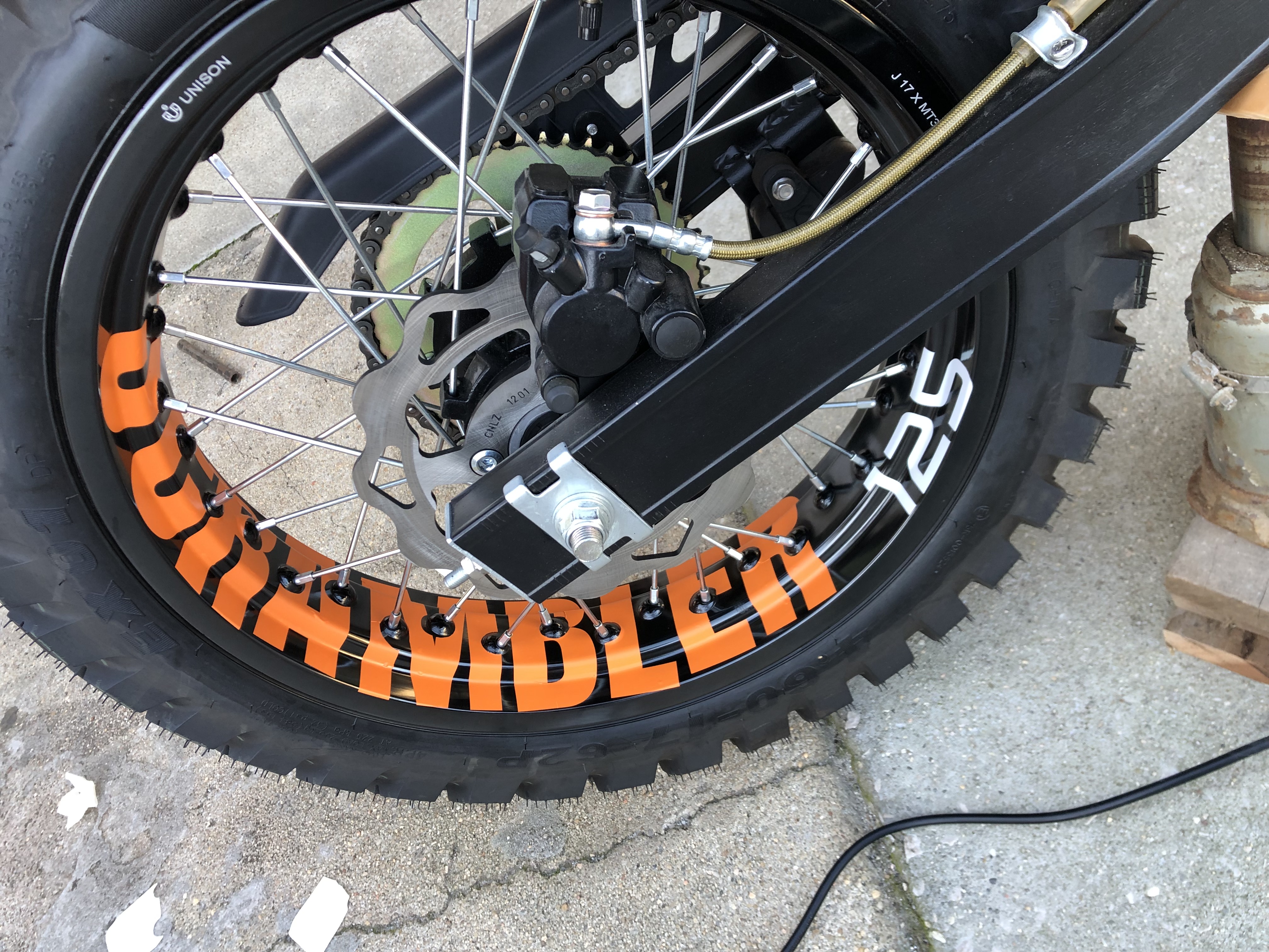 { { product.metaDescription|striptags }}