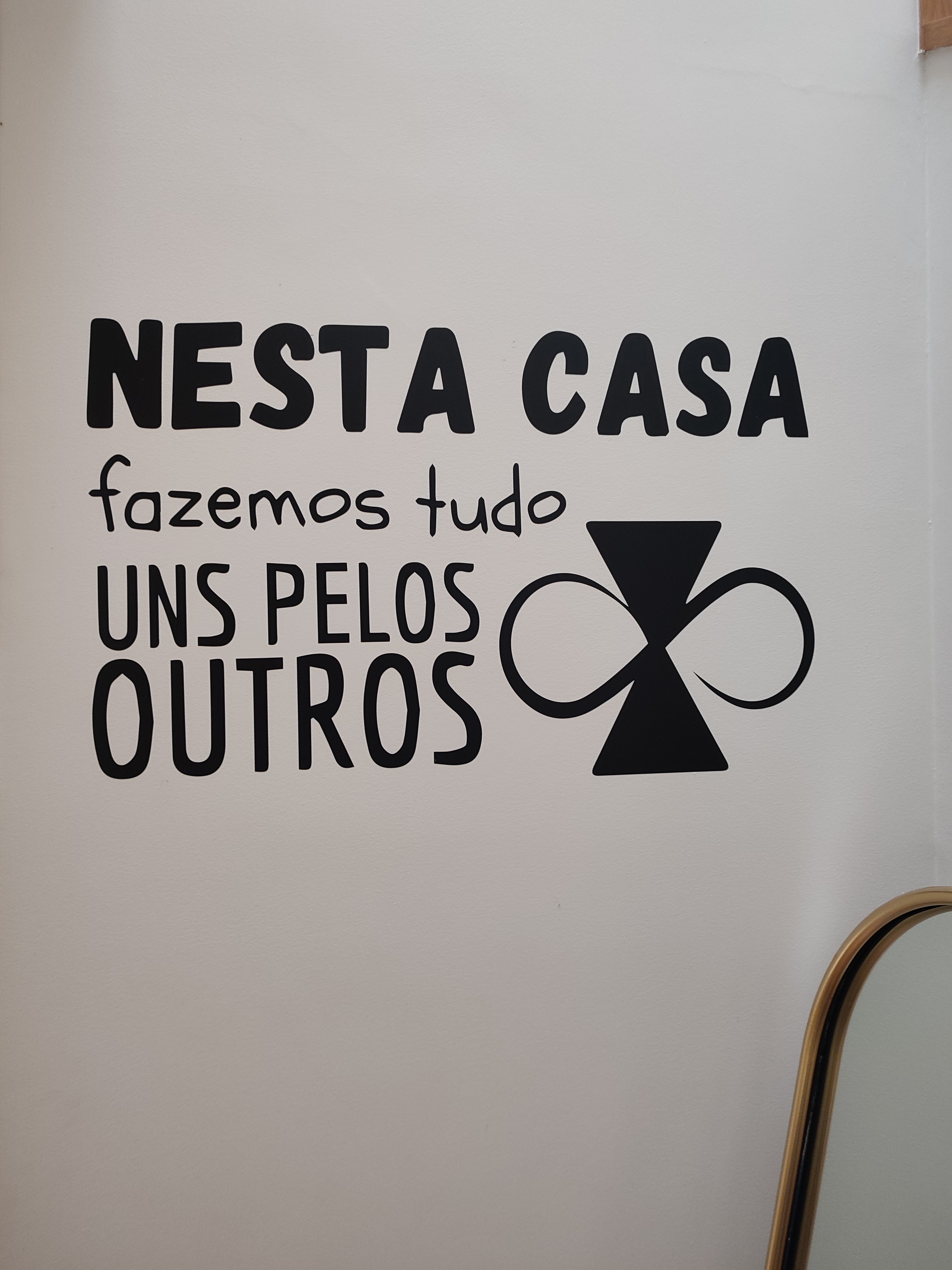 { { product.metaDescription|striptags }}