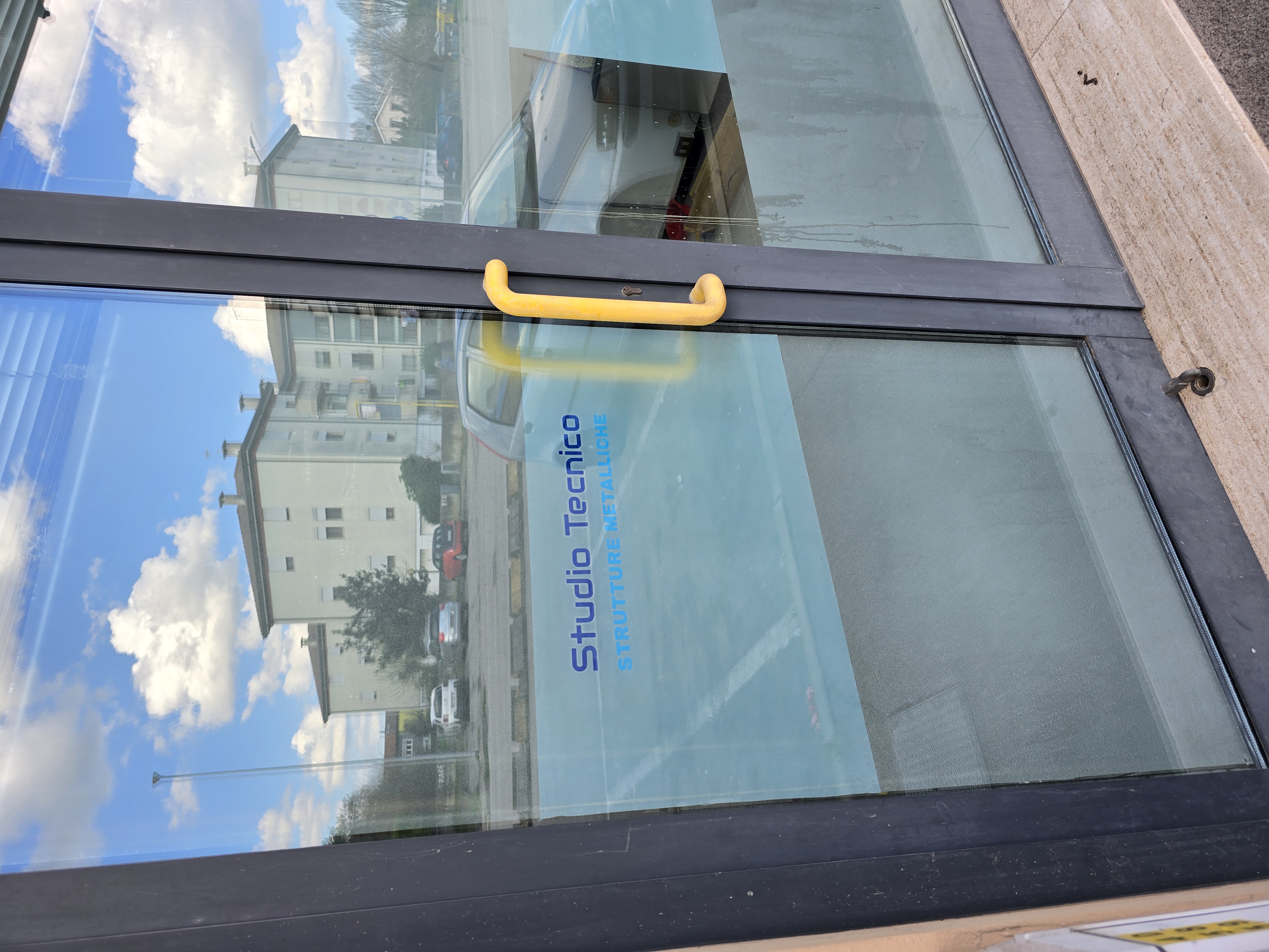 { { product.metaDescription|striptags }}