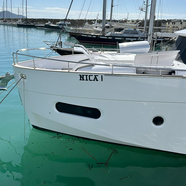 { { product.metaDescription|striptags }}