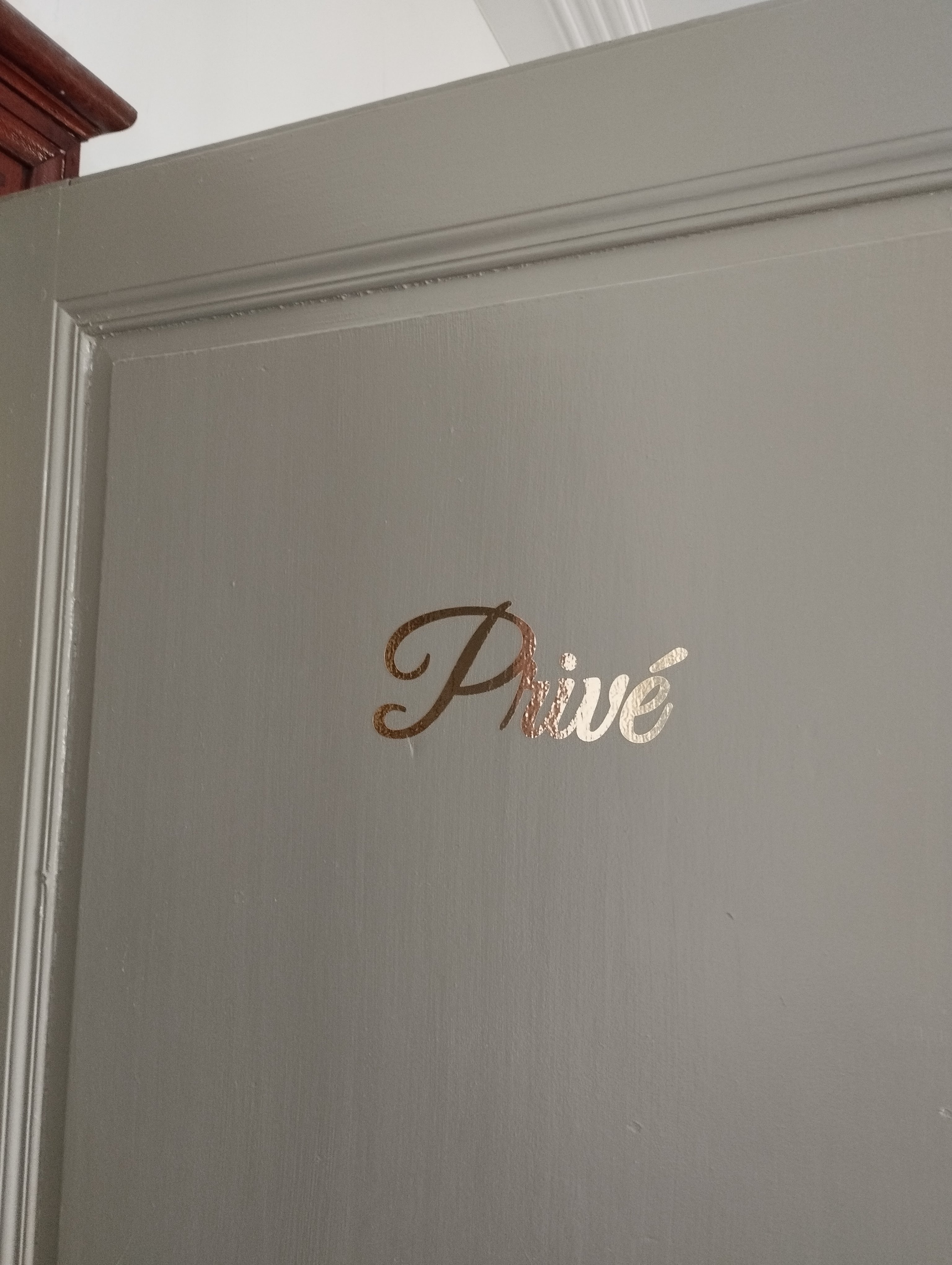 { { product.metaDescription|striptags }}