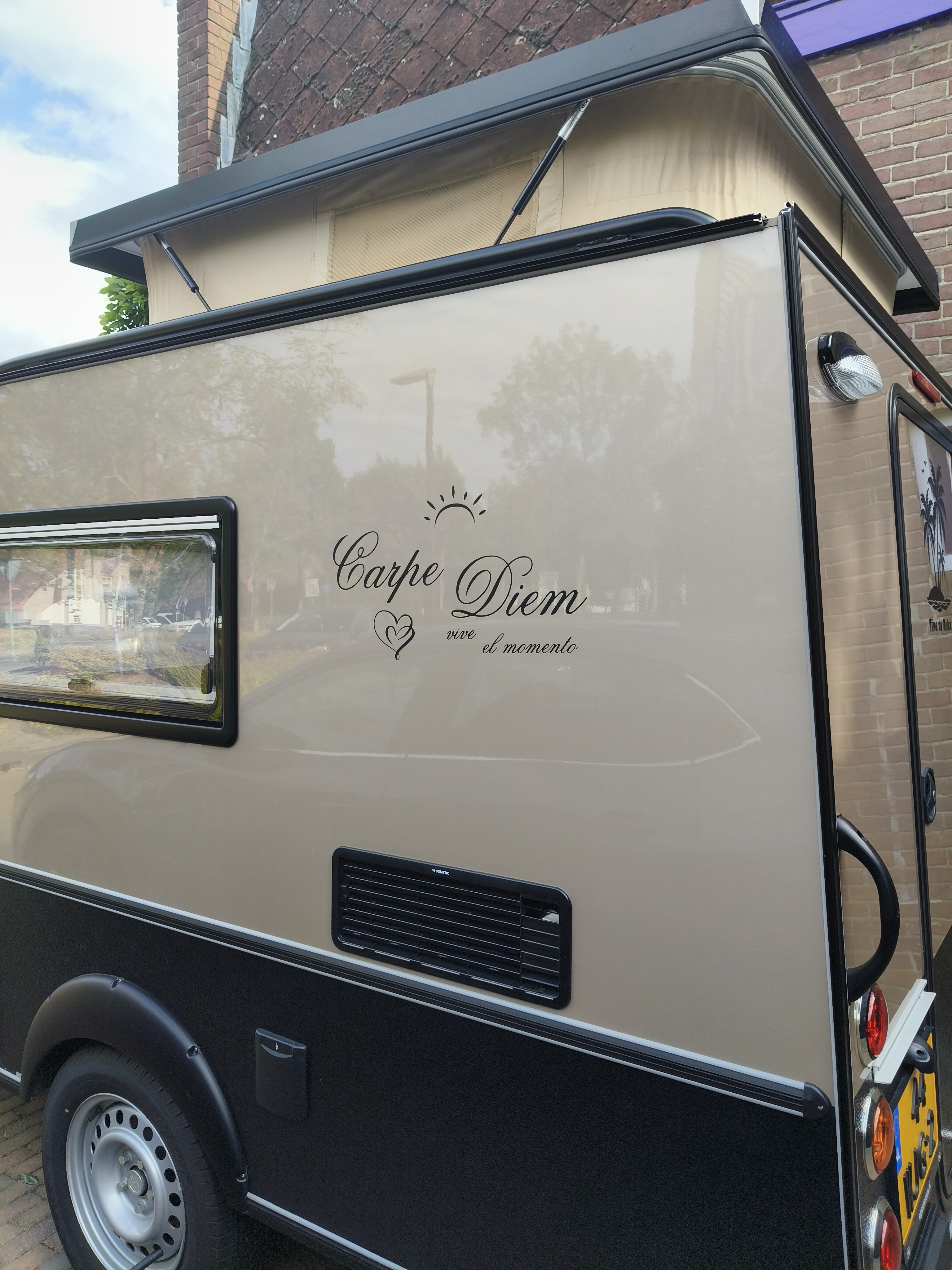 { { product.metaDescription|striptags }}