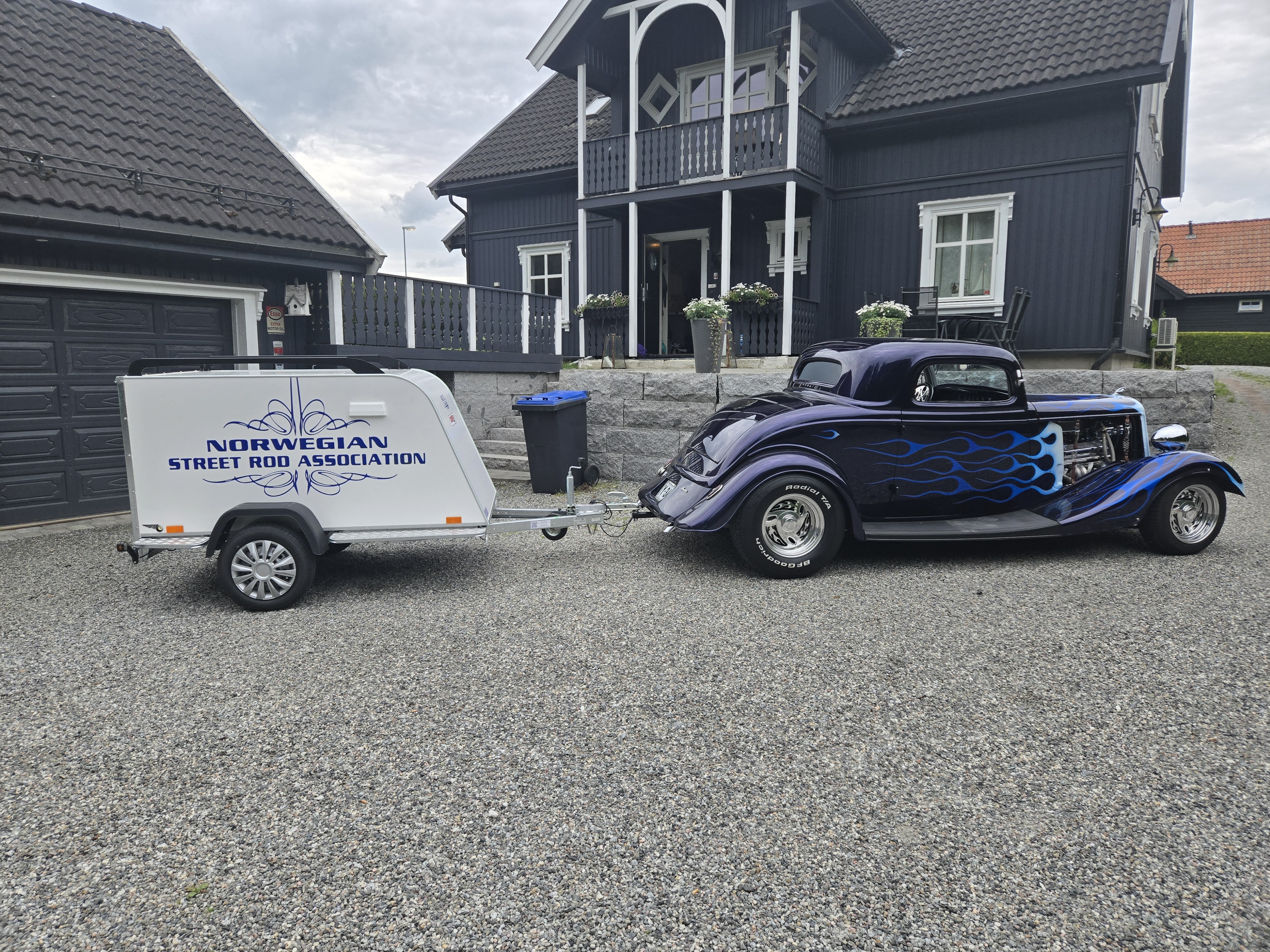 { { product.metaDescription|striptags }}