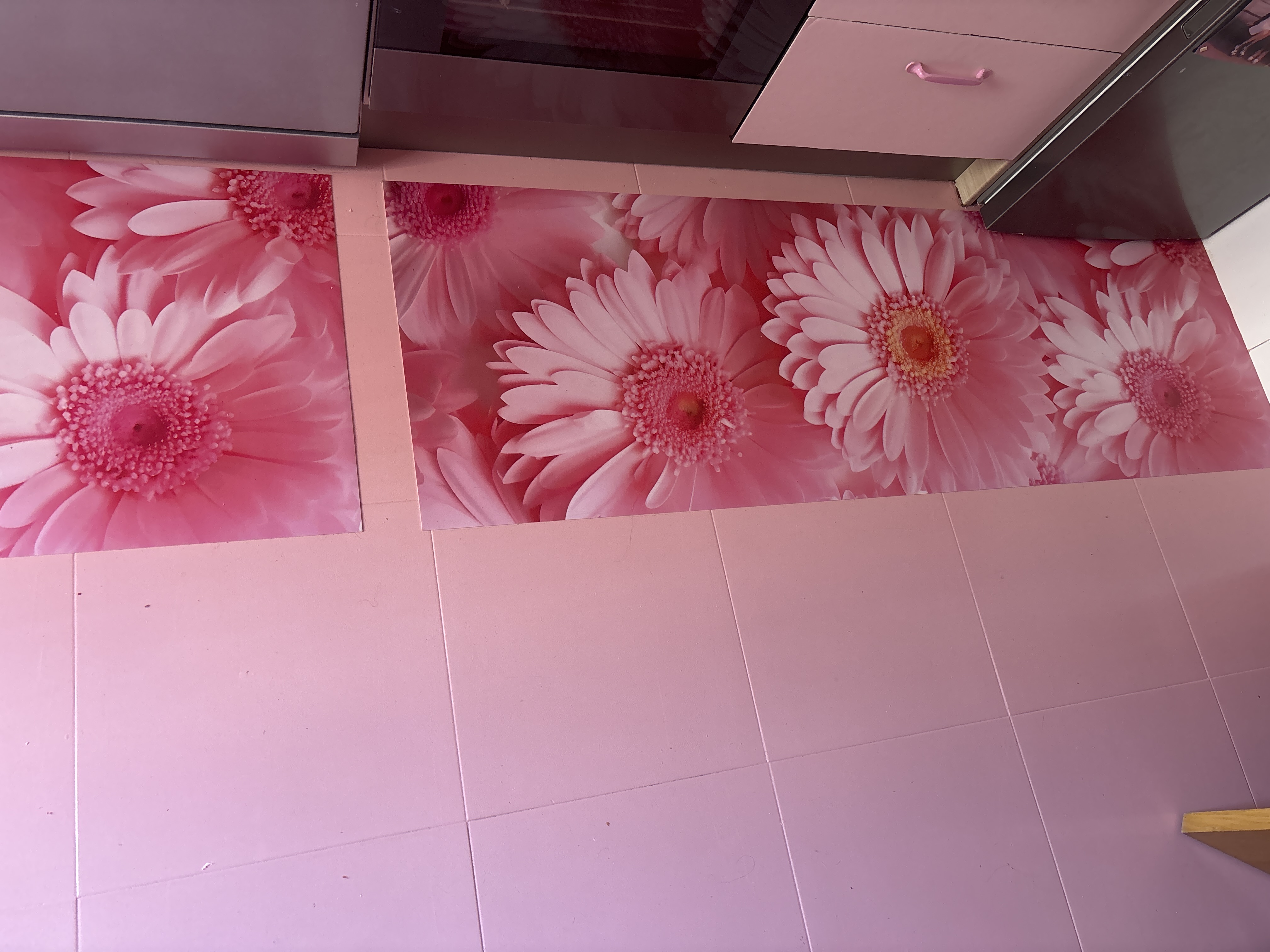 { { product.metaDescription|striptags }}