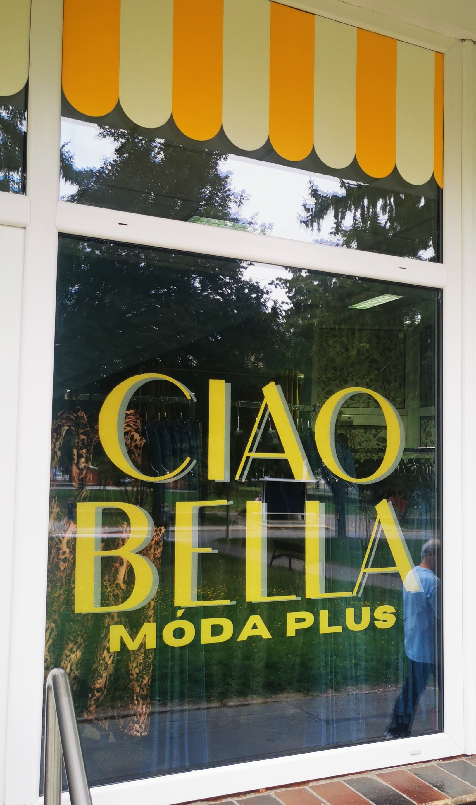 { { product.metaDescription|striptags }}