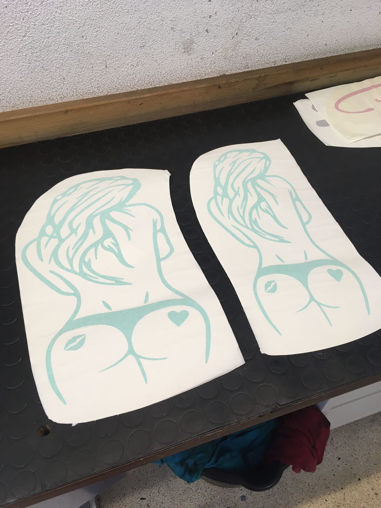 { { product.metaDescription|striptags }}