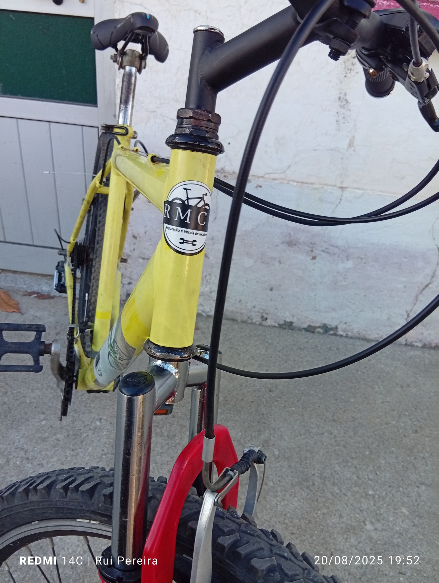 { { product.metaDescription|striptags }}