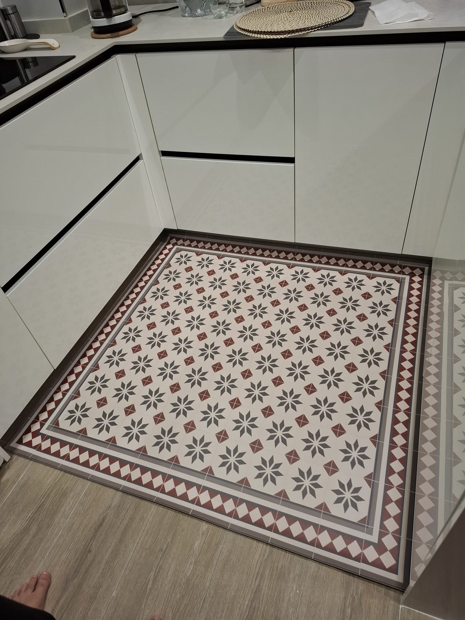 { { product.metaDescription|striptags }}