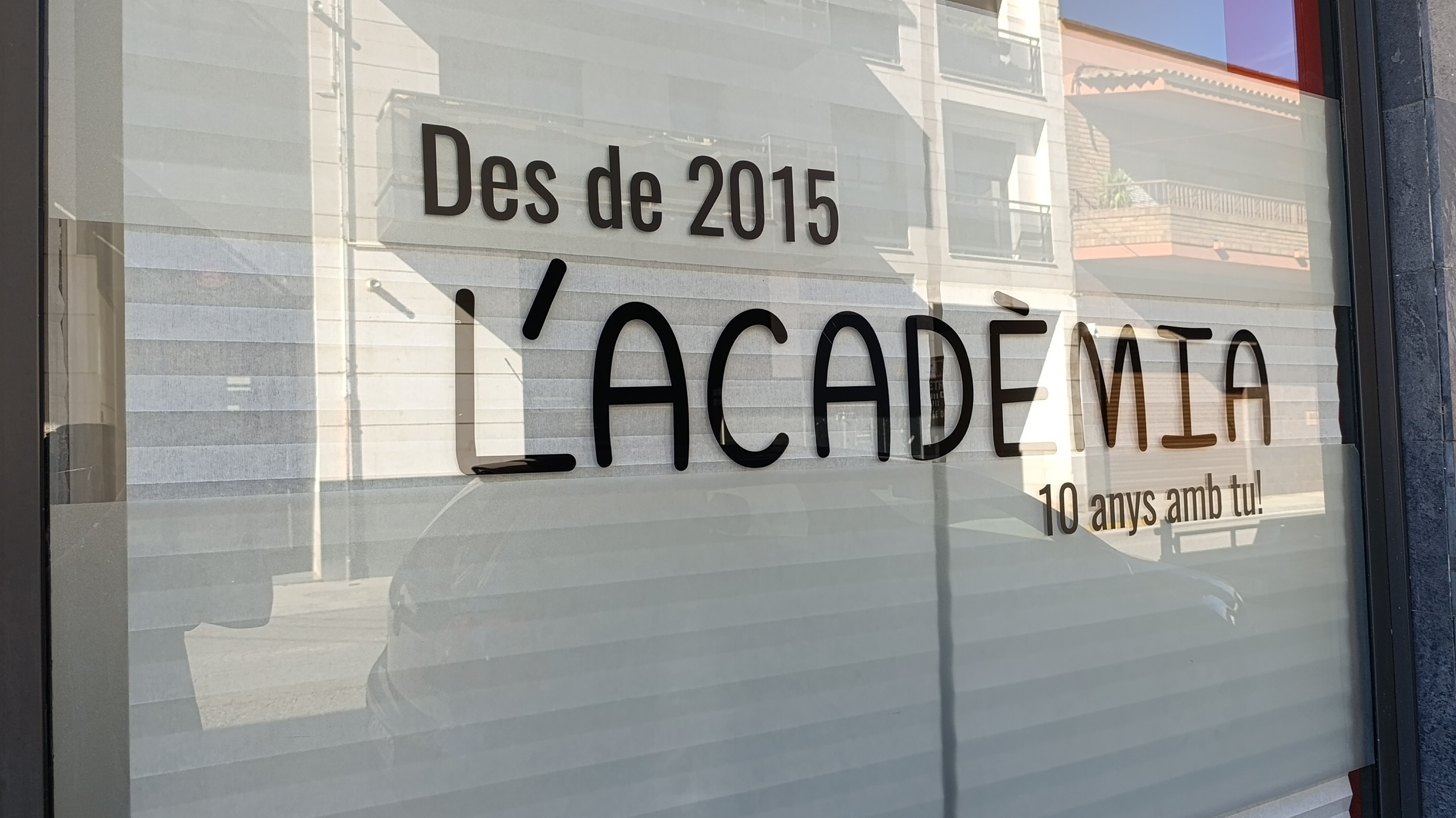 { { product.metaDescription|striptags }}